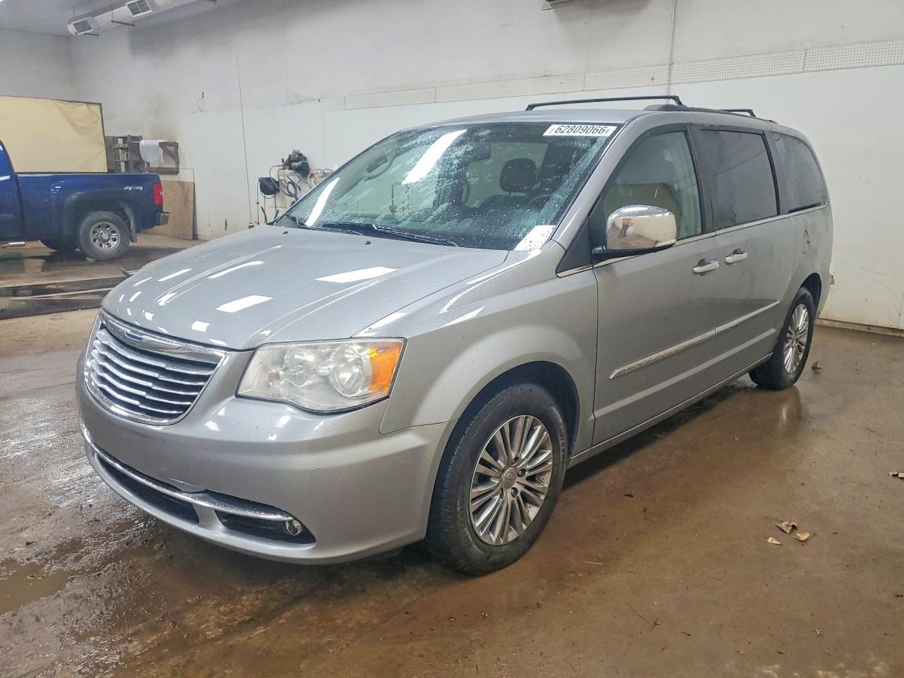 2013 Chrysler Town & Country Touring L Silver vin: 2C4RC1CG8DR682697
