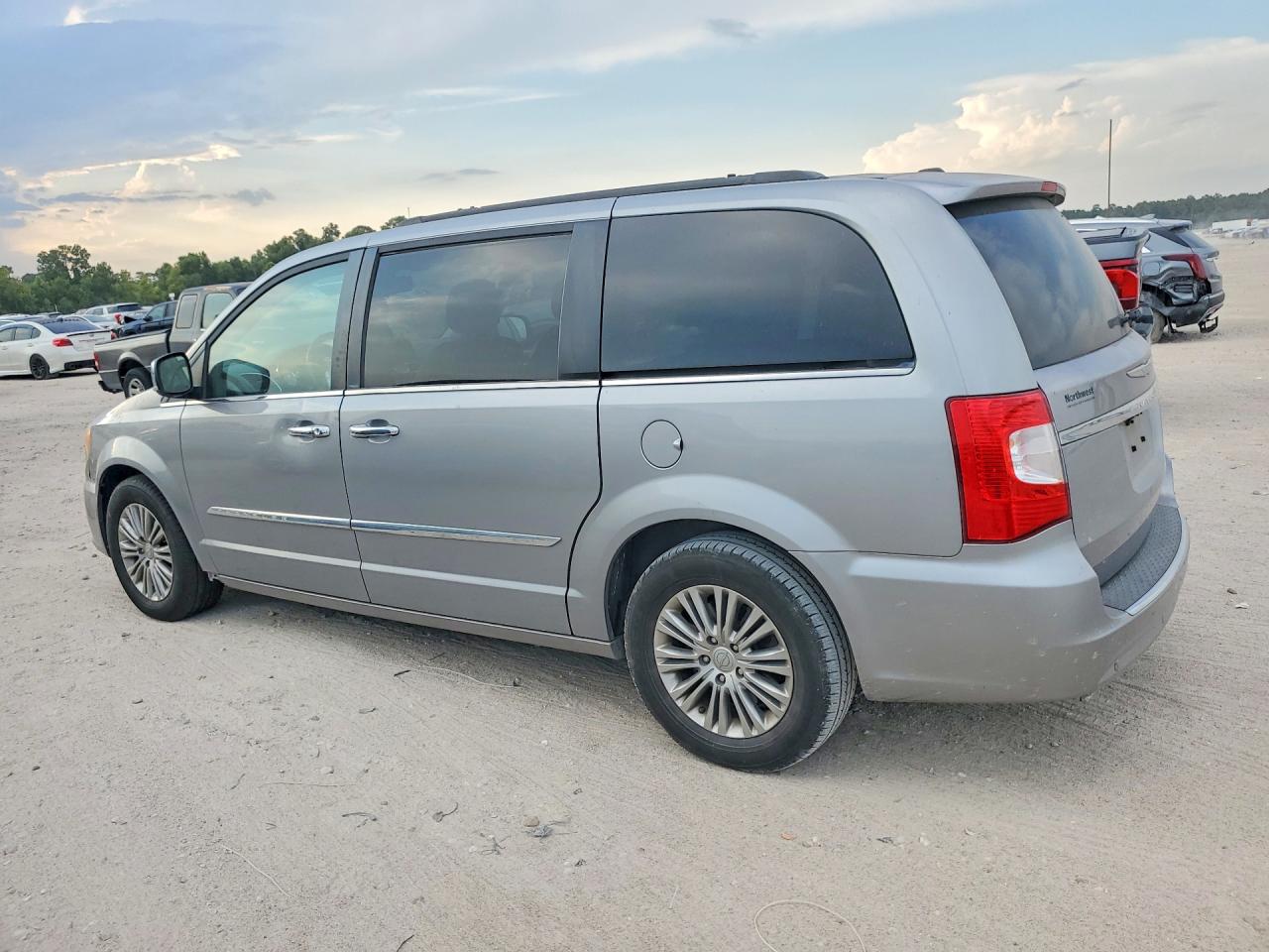 2013 Chrysler Town & Country Touring L Серебряный vin: 2C4RC1CG8DR785344