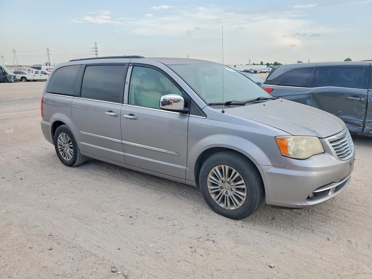 2013 Chrysler Town & Country Touring L Серебряный vin: 2C4RC1CG8DR785344