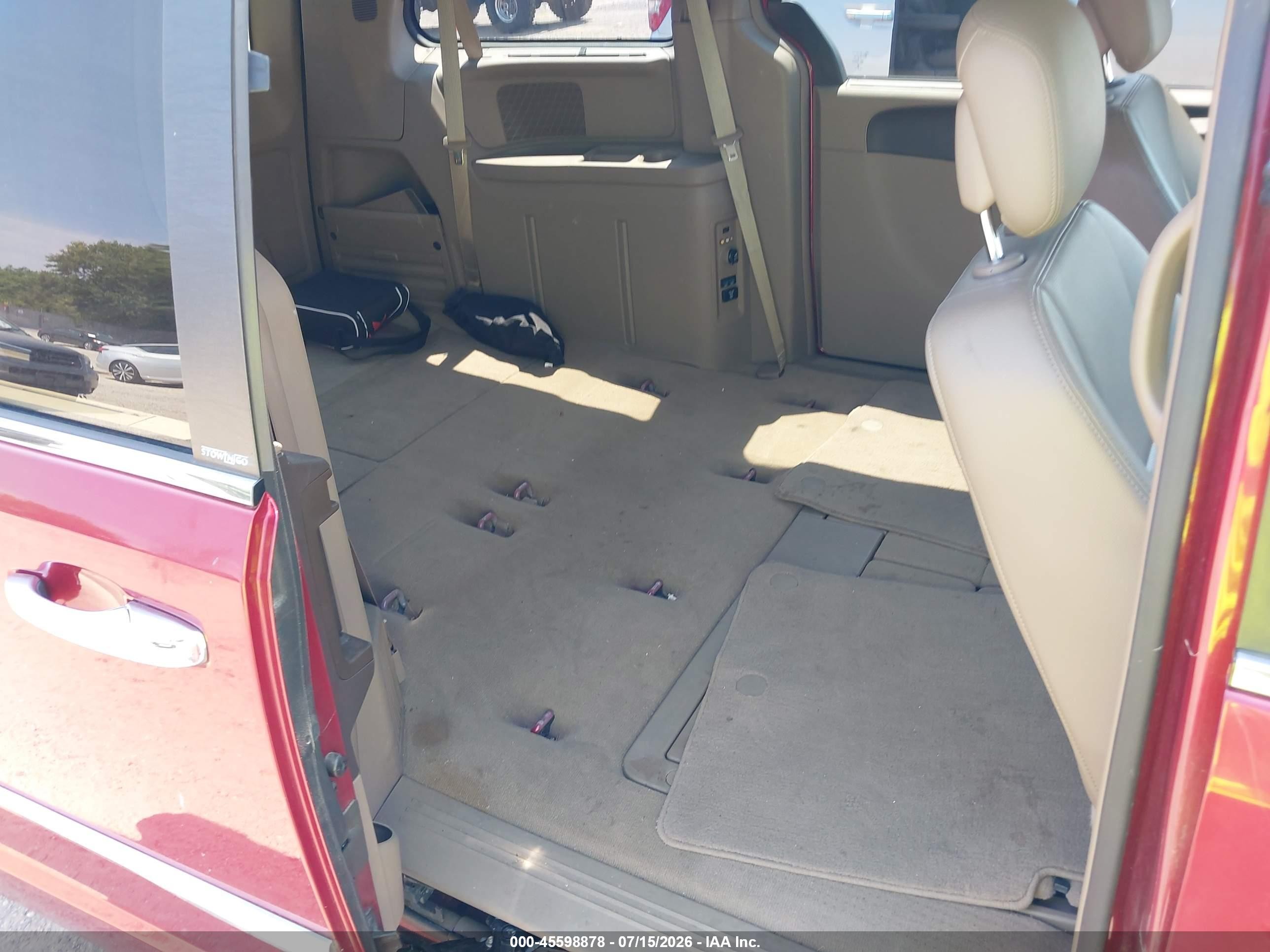 2014 Chrysler Town & Country Touring-l Beige vin: 2C4RC1CG8ER108554