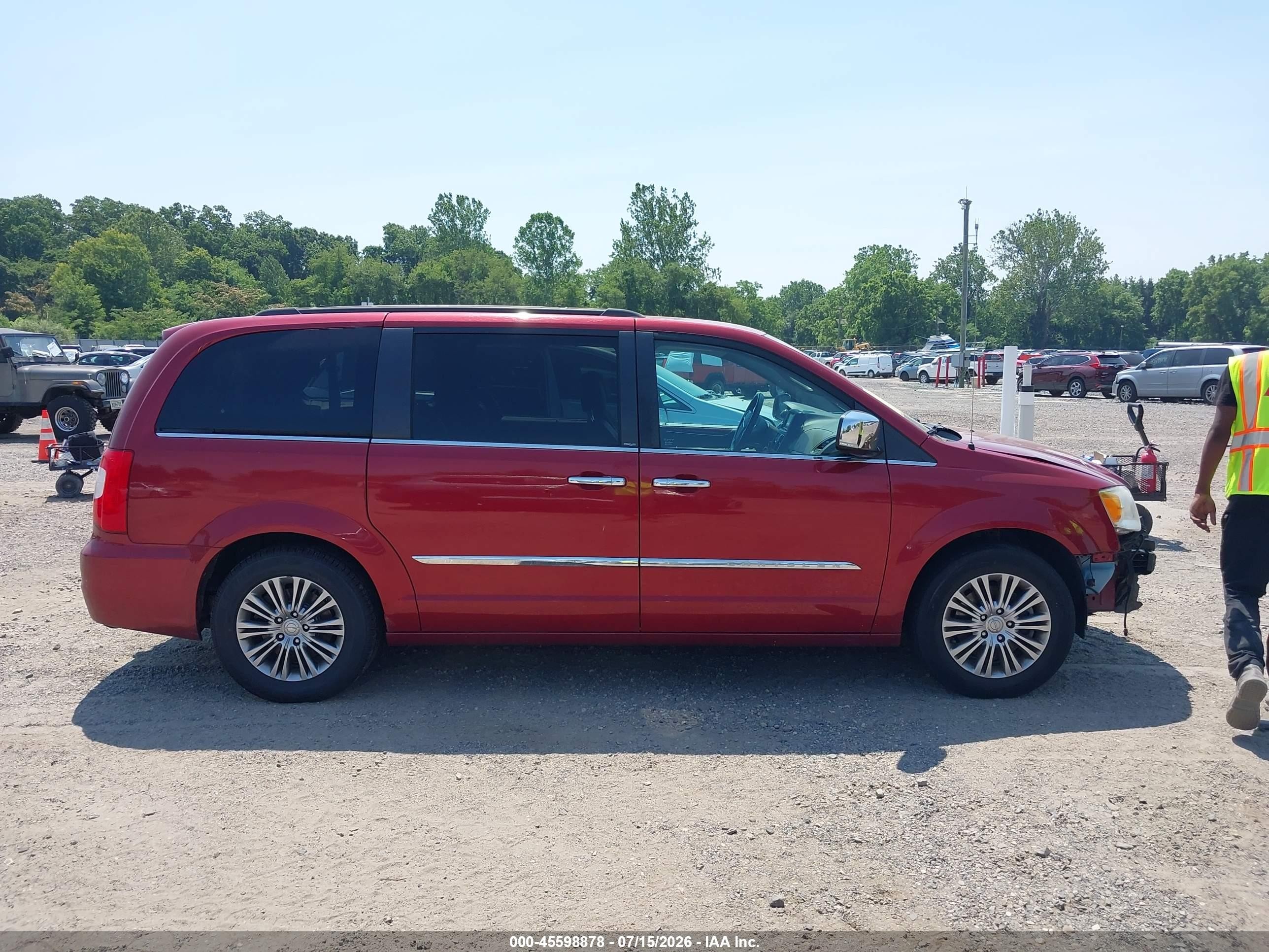 2014 Chrysler Town & Country Touring-l Beige vin: 2C4RC1CG8ER108554