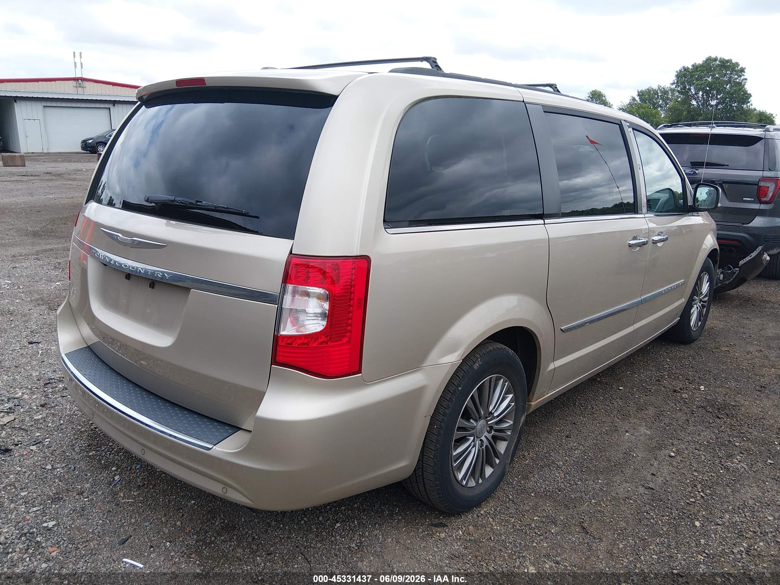 2014 Chrysler Town & Country Touring-l Champagne vin: 2C4RC1CG8ER232131