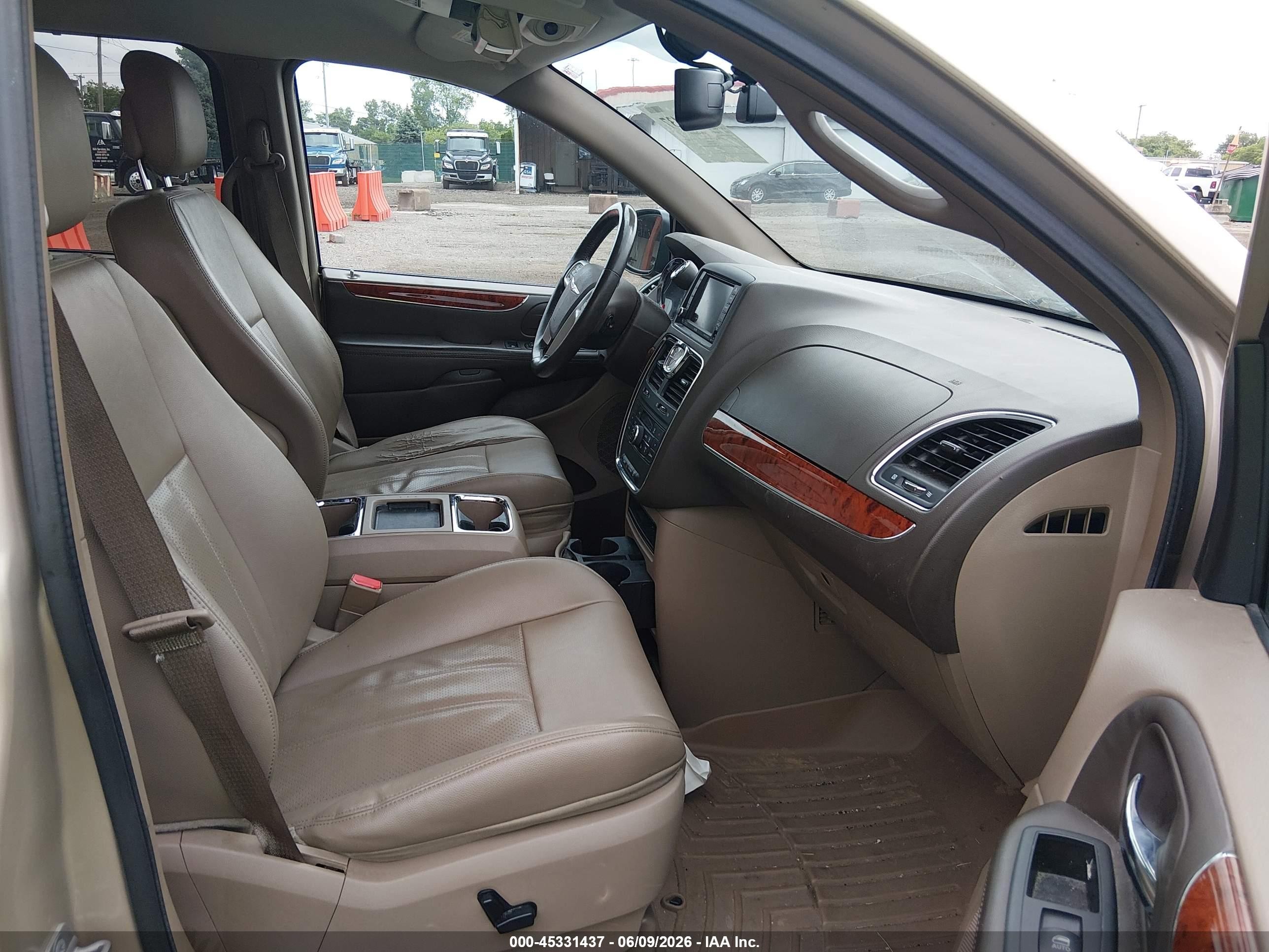 2014 Chrysler Town & Country Touring-l Champagne vin: 2C4RC1CG8ER232131