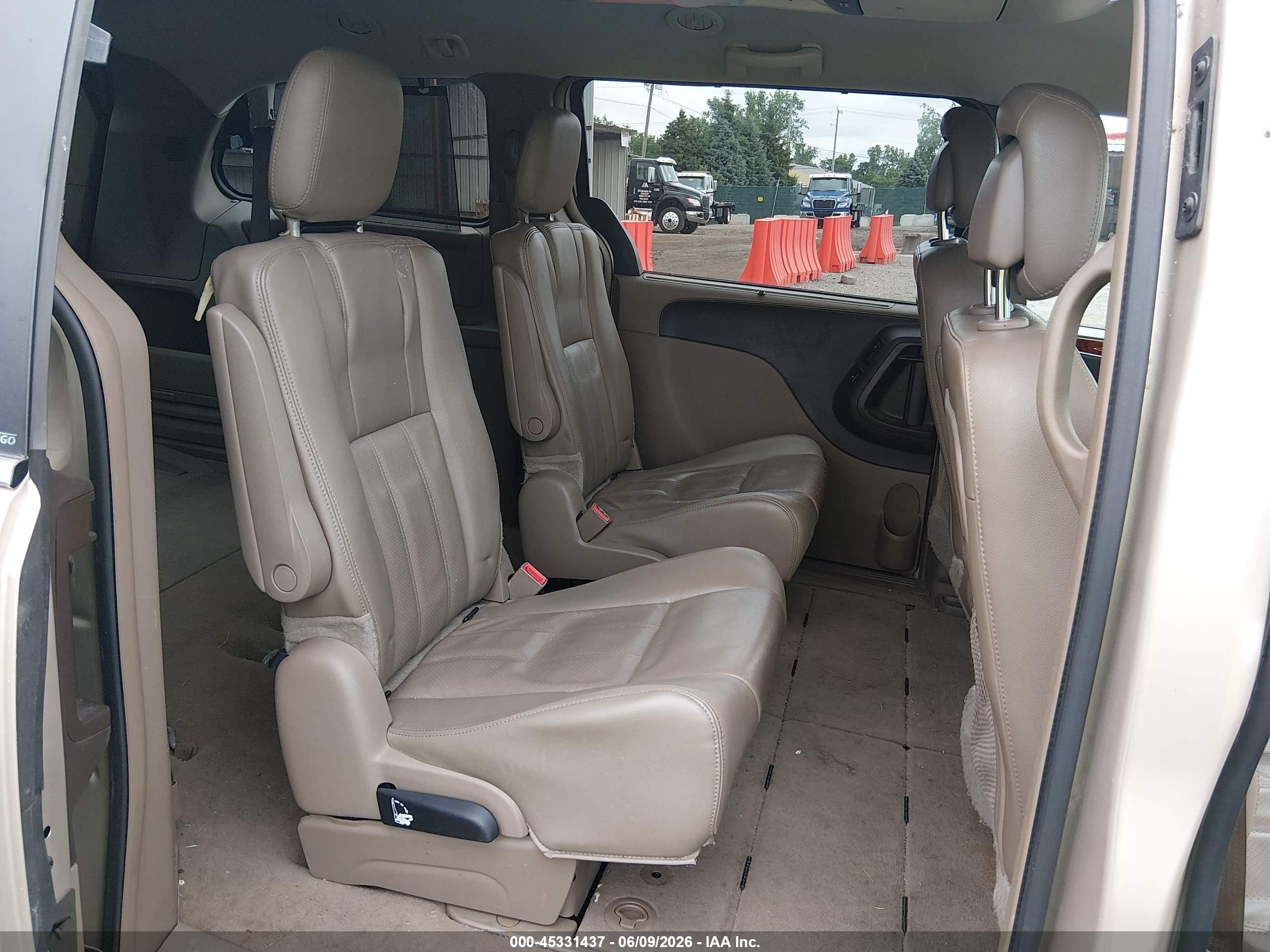 2014 Chrysler Town & Country Touring-l Champagne vin: 2C4RC1CG8ER232131