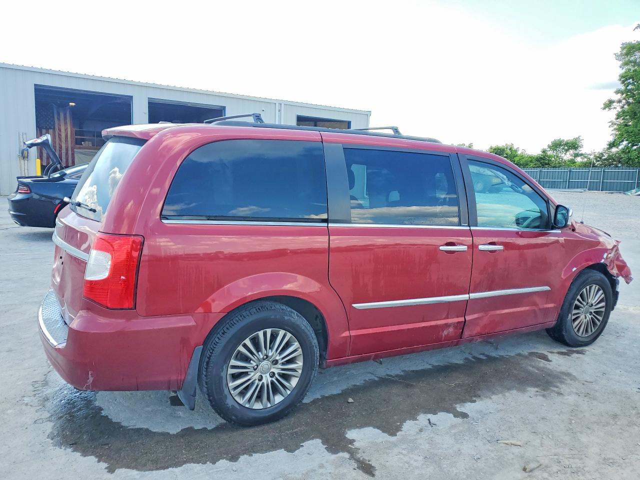 2014 Chrysler Town & Country Touring L Red vin: 2C4RC1CG8ER257207