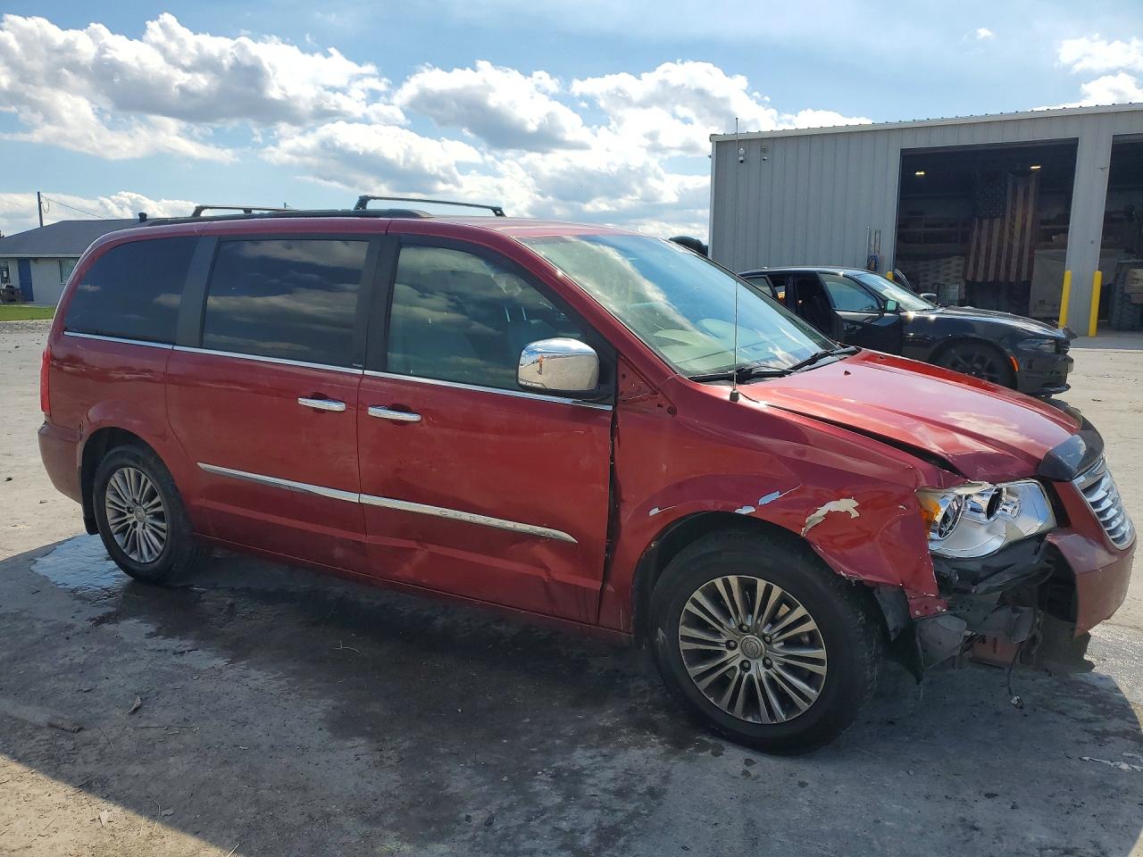 2014 Chrysler Town & Country Touring L Red vin: 2C4RC1CG8ER257207