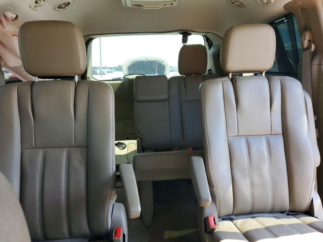 2014 Chrysler Town & Country Touring L Red vin: 2C4RC1CG8ER257207