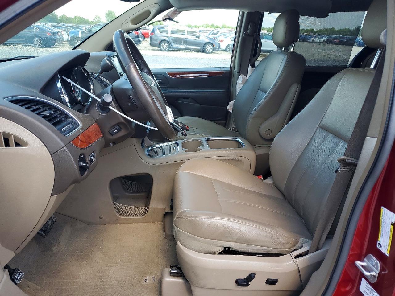 2014 Chrysler Town & Country Touring L Red vin: 2C4RC1CG8ER257207