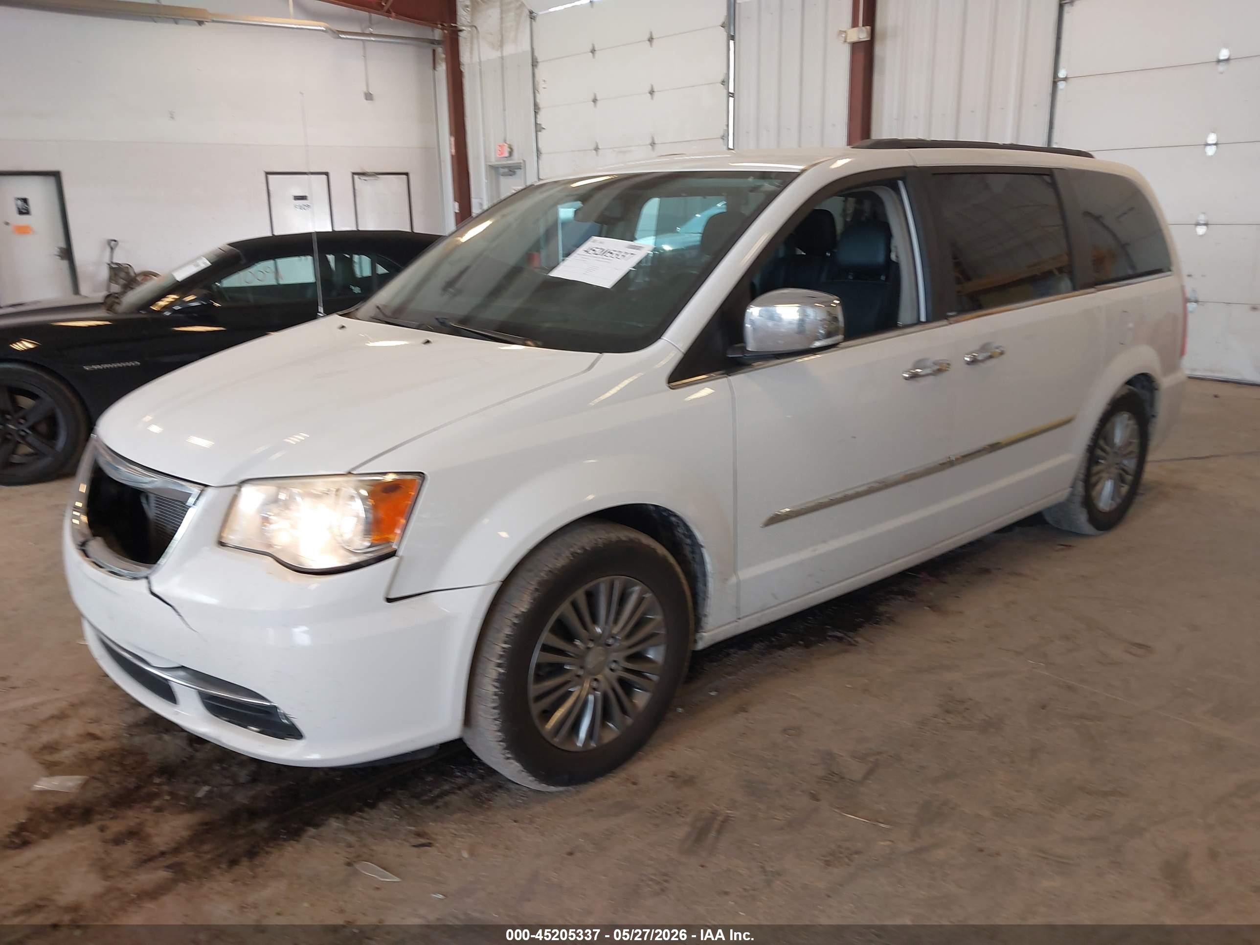 2014 Chrysler Town & Country Touring-l White vin: 2C4RC1CG8ER260818