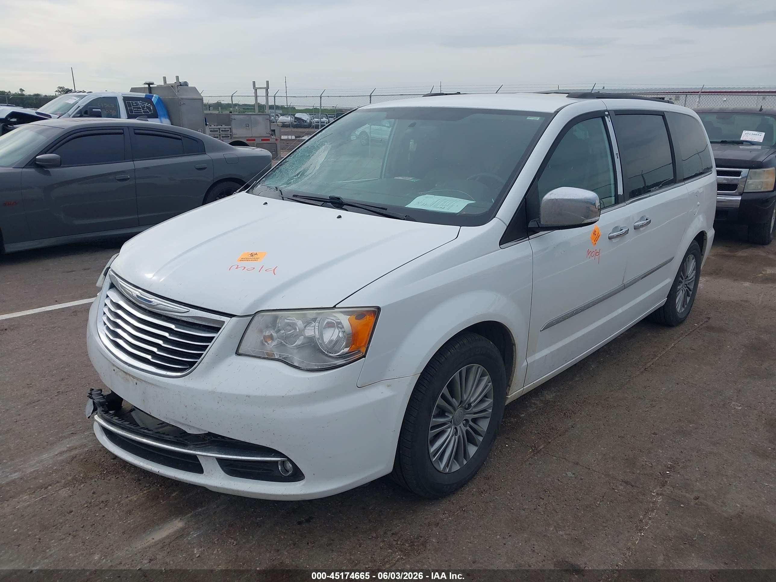2014 Chrysler Town & Country Touring-l White vin: 2C4RC1CG8ER461926