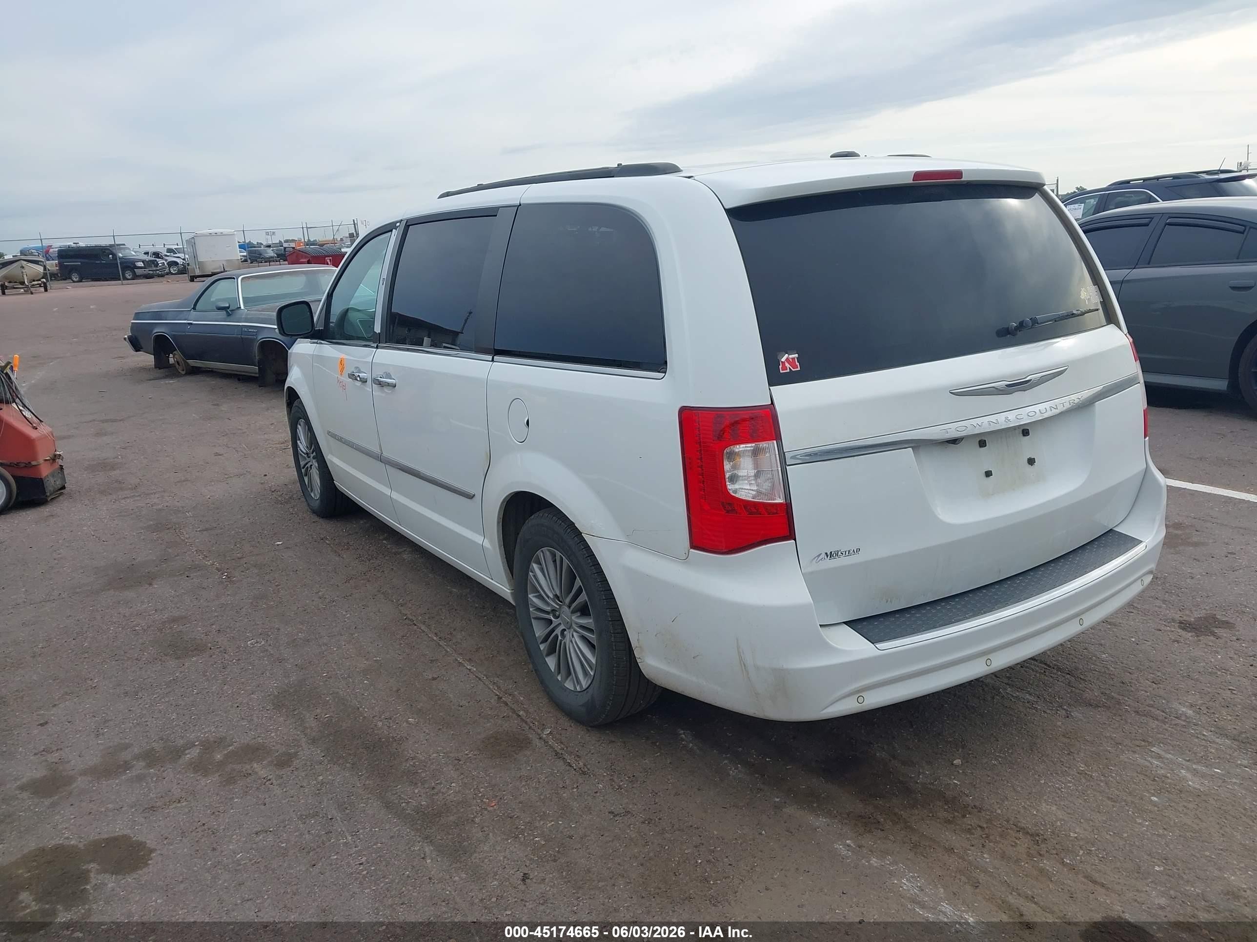 2014 Chrysler Town & Country Touring-l White vin: 2C4RC1CG8ER461926