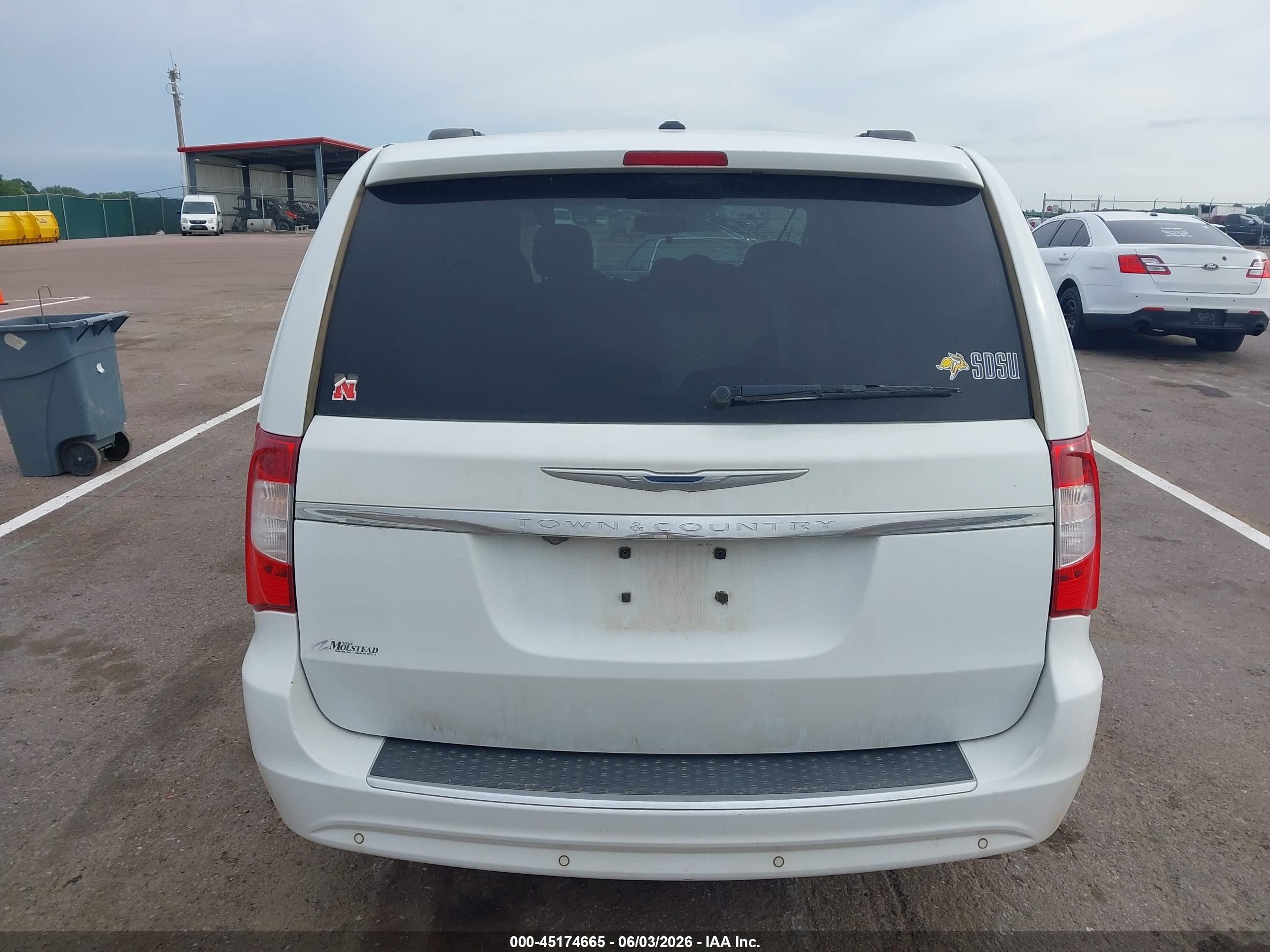 2014 Chrysler Town & Country Touring-l White vin: 2C4RC1CG8ER461926