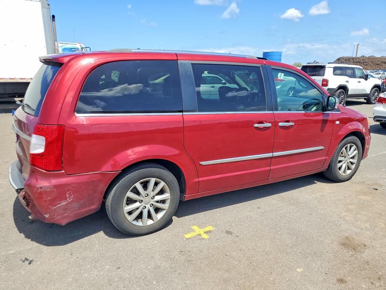 2014 Chrysler Town & Country Touring L Red vin: 2C4RC1CG8ER464177