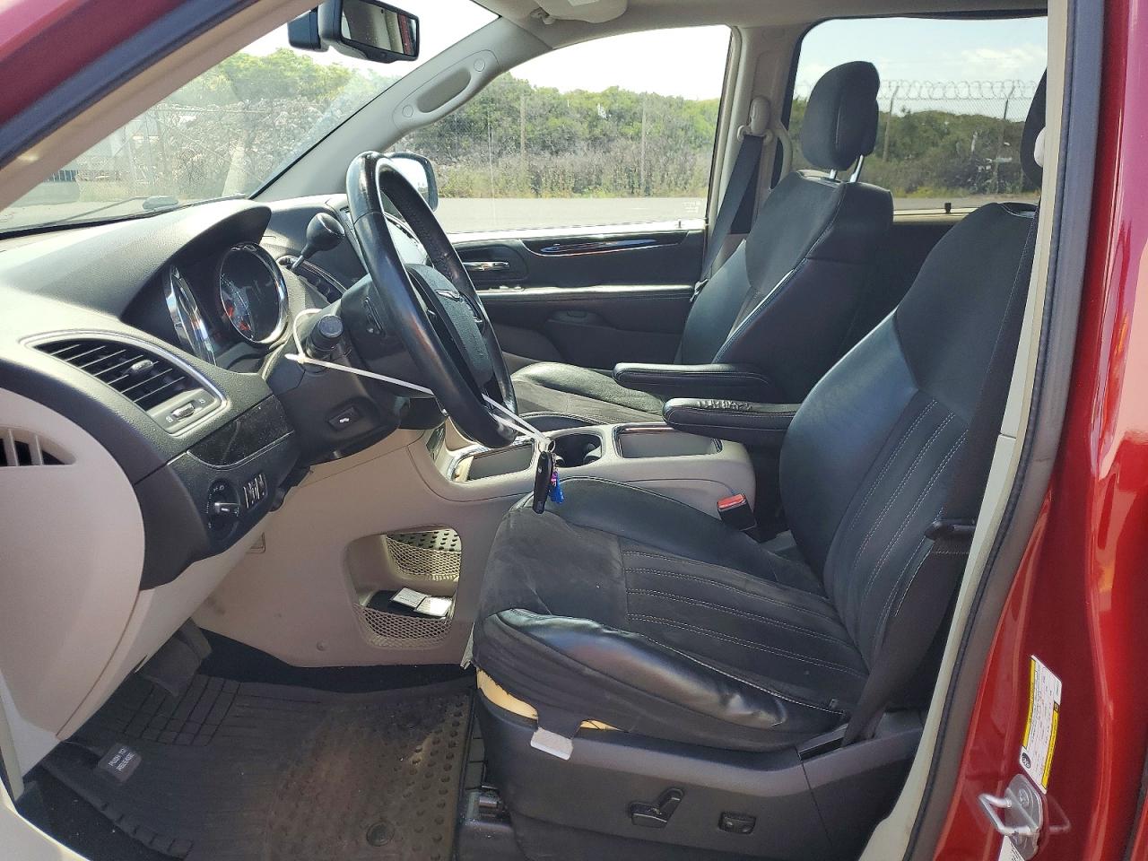2014 Chrysler Town & Country Touring L Red vin: 2C4RC1CG8ER464177