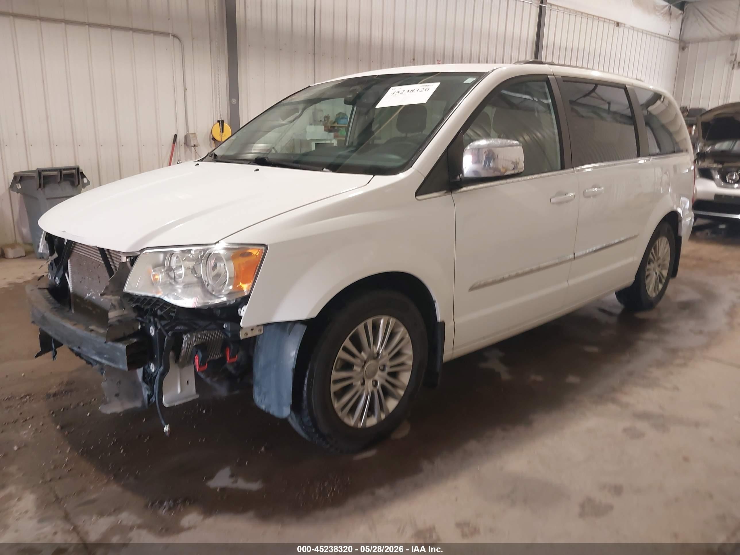 2015 Chrysler Town & Country Touring-l Белый vin: 2C4RC1CG8FR554740