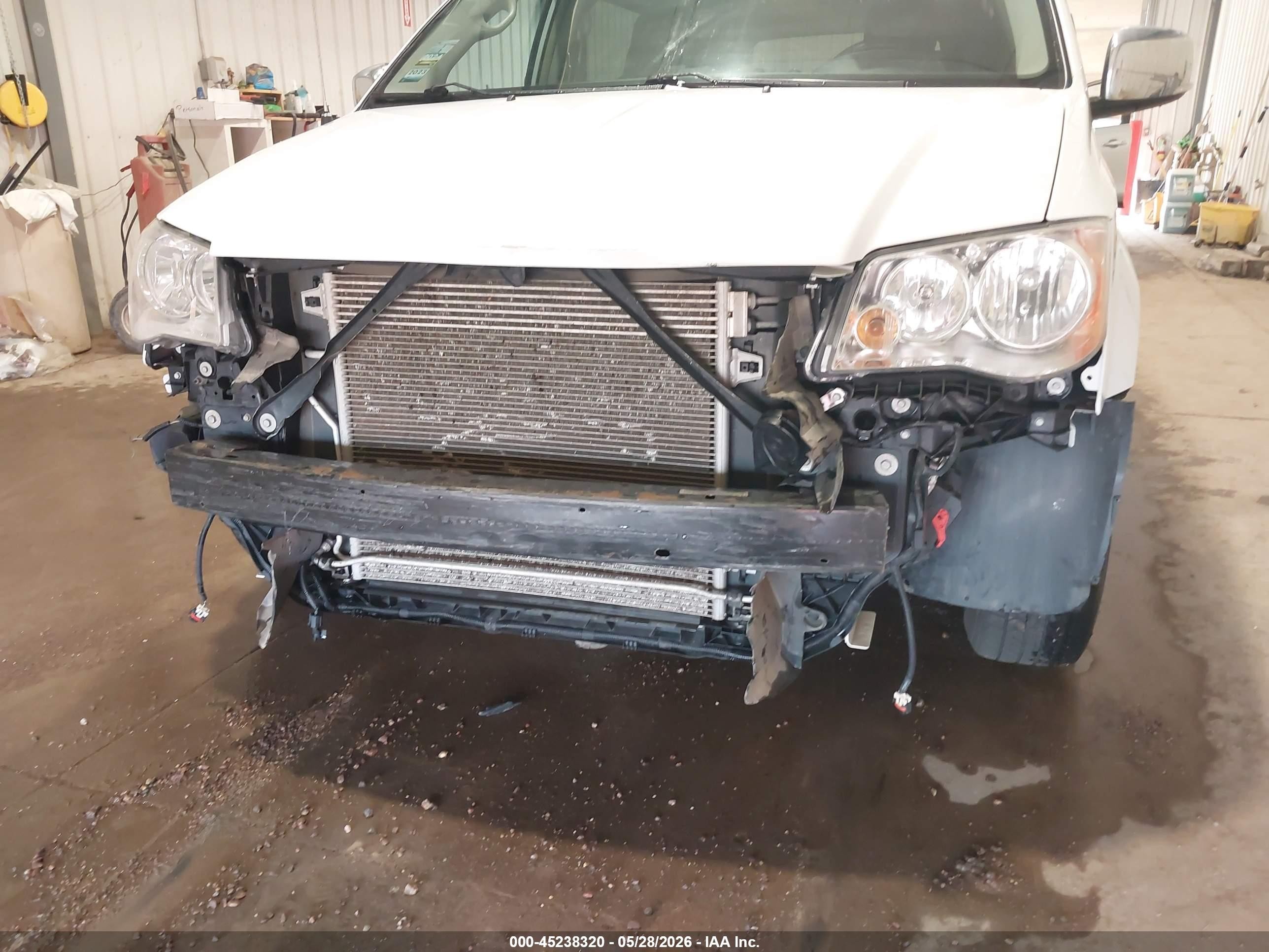 2015 Chrysler Town & Country Touring-l Белый vin: 2C4RC1CG8FR554740