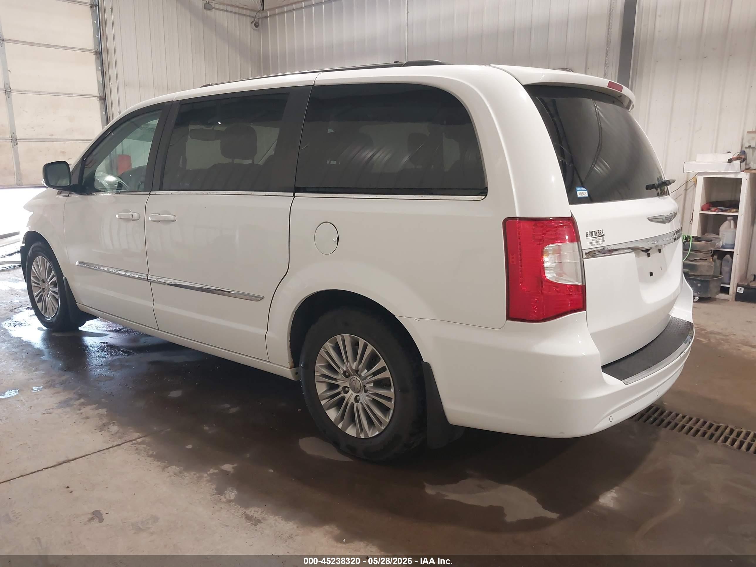 2015 Chrysler Town & Country Touring-l Белый vin: 2C4RC1CG8FR554740
