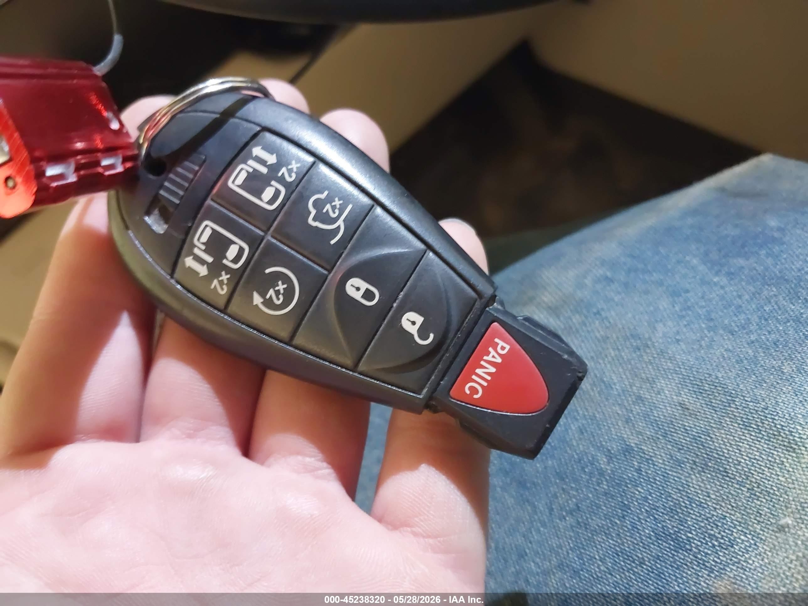 2015 Chrysler Town & Country Touring-l Белый vin: 2C4RC1CG8FR554740