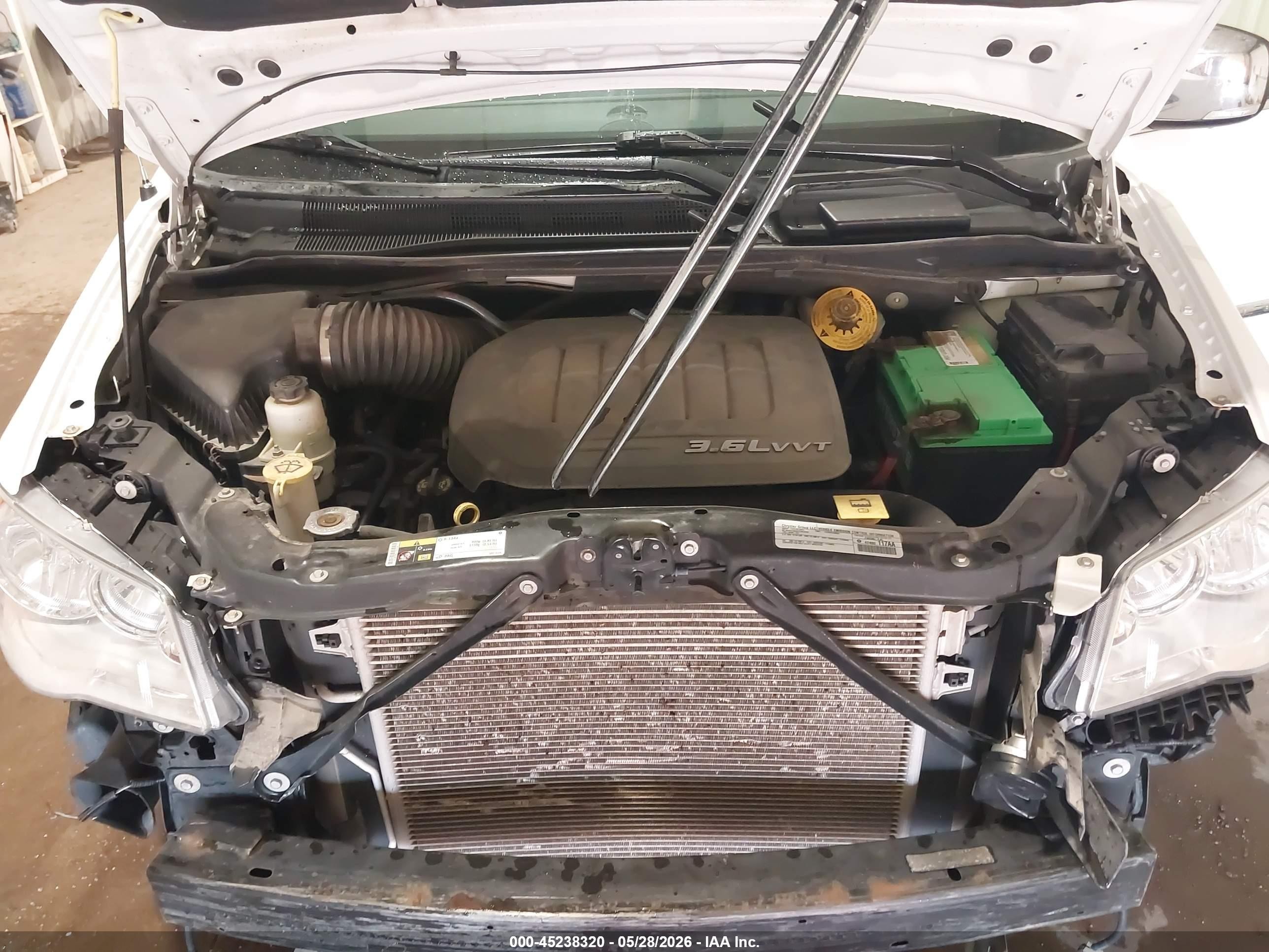 2015 Chrysler Town & Country Touring-l Белый vin: 2C4RC1CG8FR554740
