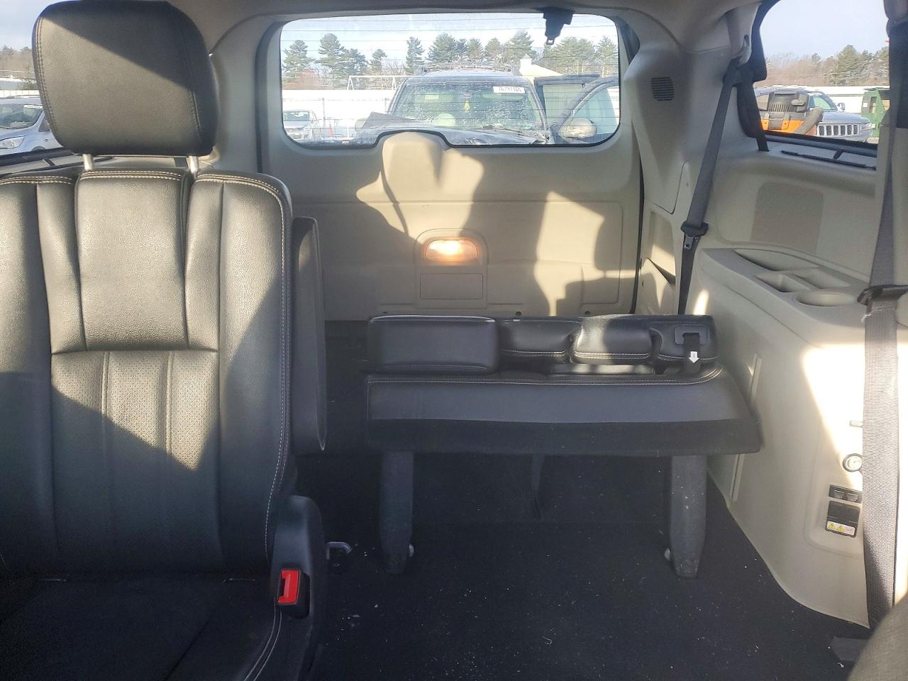 2015 Chrysler Town & Country Touring L Black vin: 2C4RC1CG8FR563518