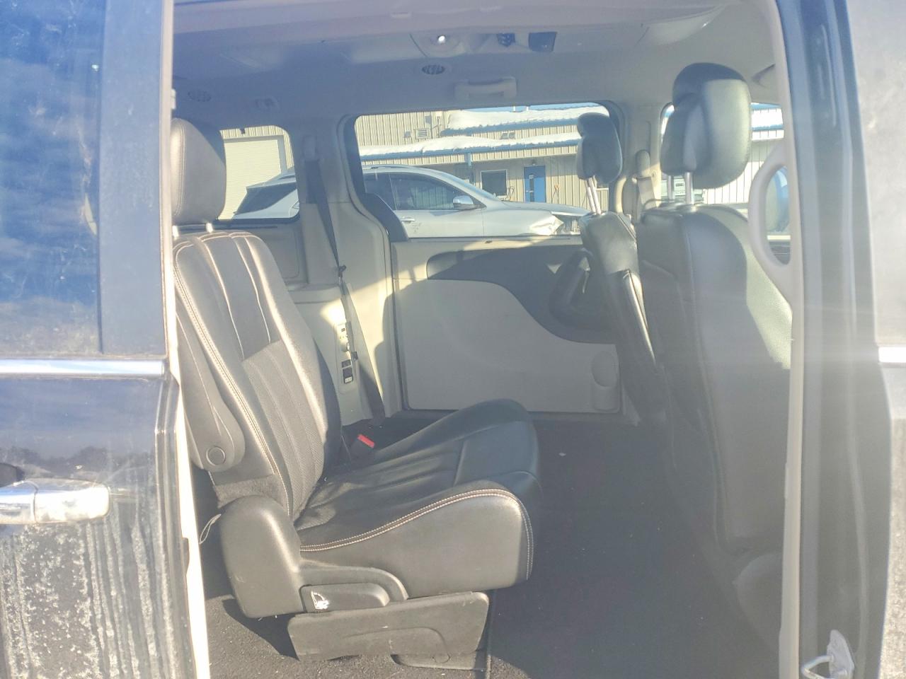 2015 Chrysler Town & Country Touring L Black vin: 2C4RC1CG8FR563518