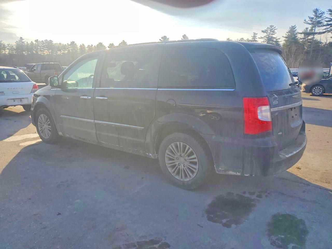 2015 Chrysler Town & Country Touring L Black vin: 2C4RC1CG8FR563518