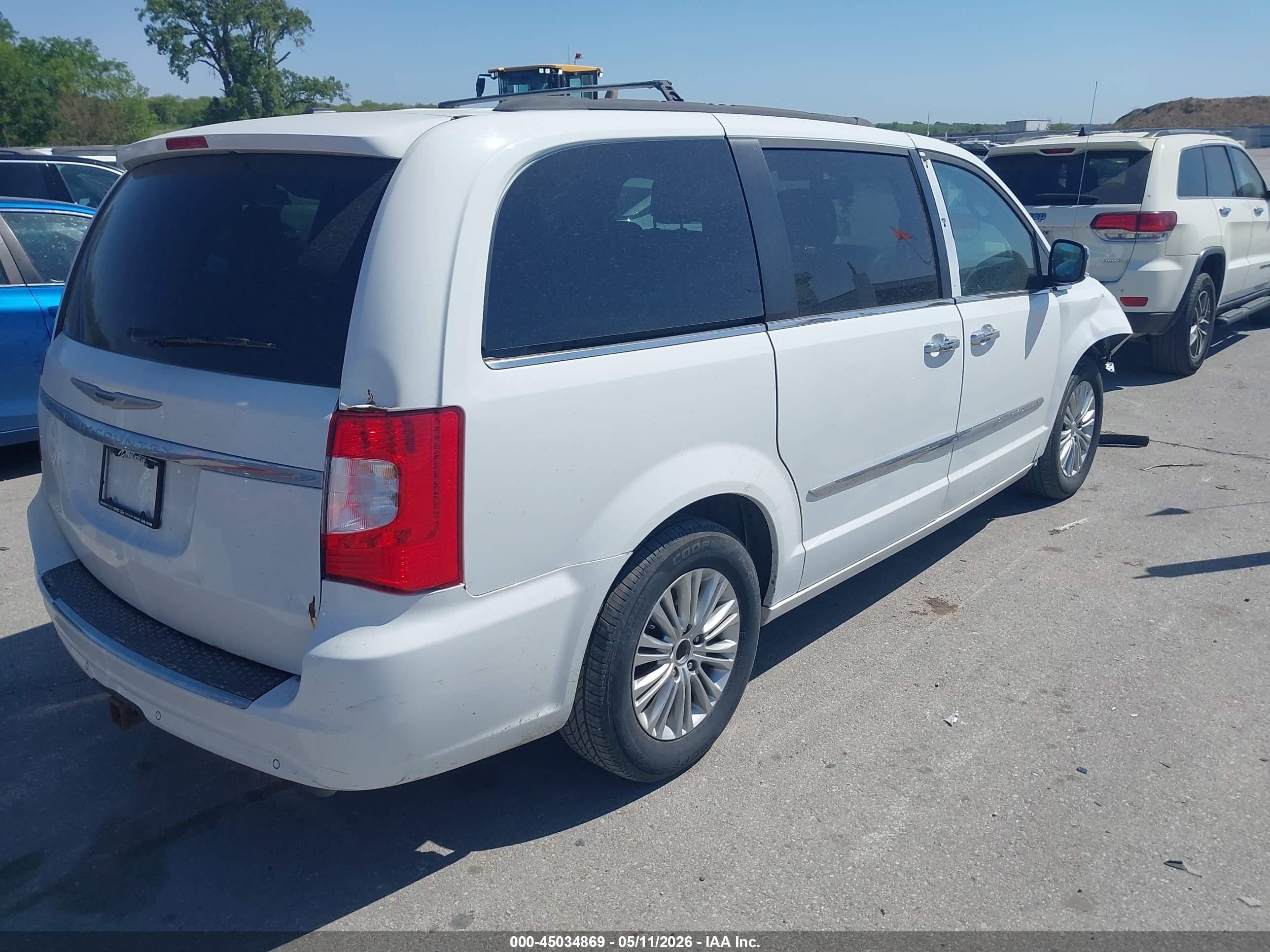 2015 Chrysler Town & Country Touring-l White vin: 2C4RC1CG8FR726670
