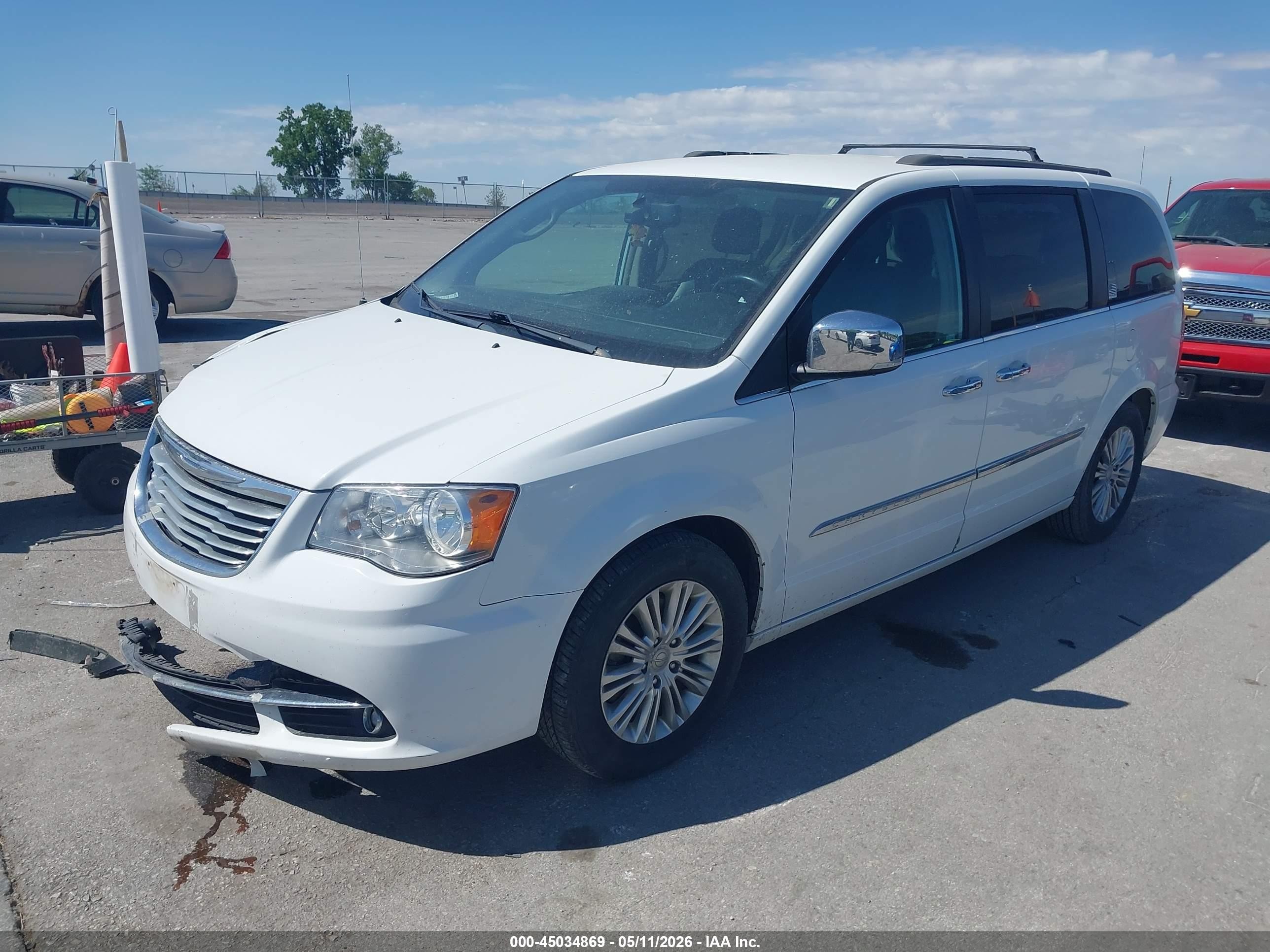 2015 Chrysler Town & Country Touring-l White vin: 2C4RC1CG8FR726670