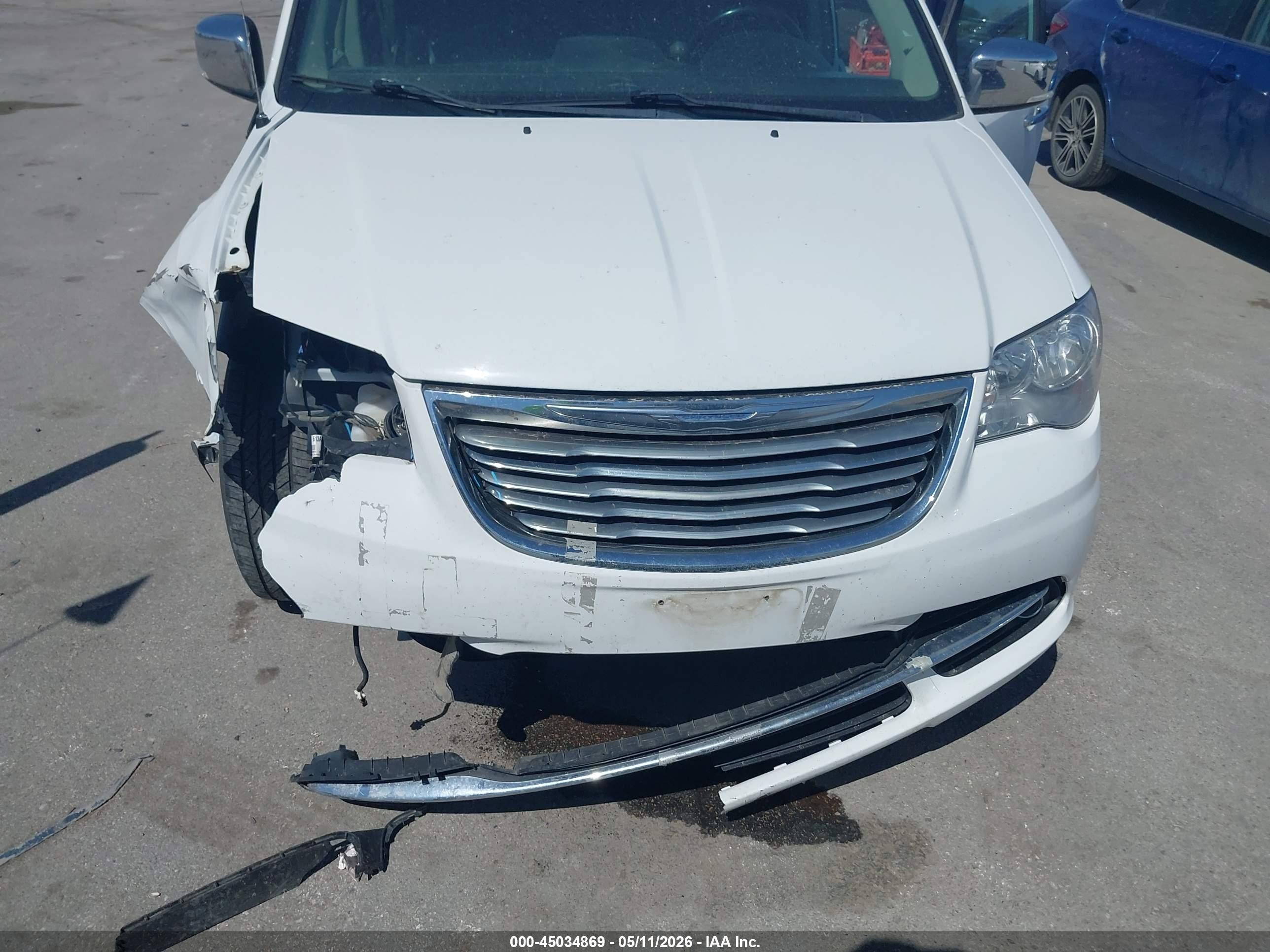 2015 Chrysler Town & Country Touring-l White vin: 2C4RC1CG8FR726670