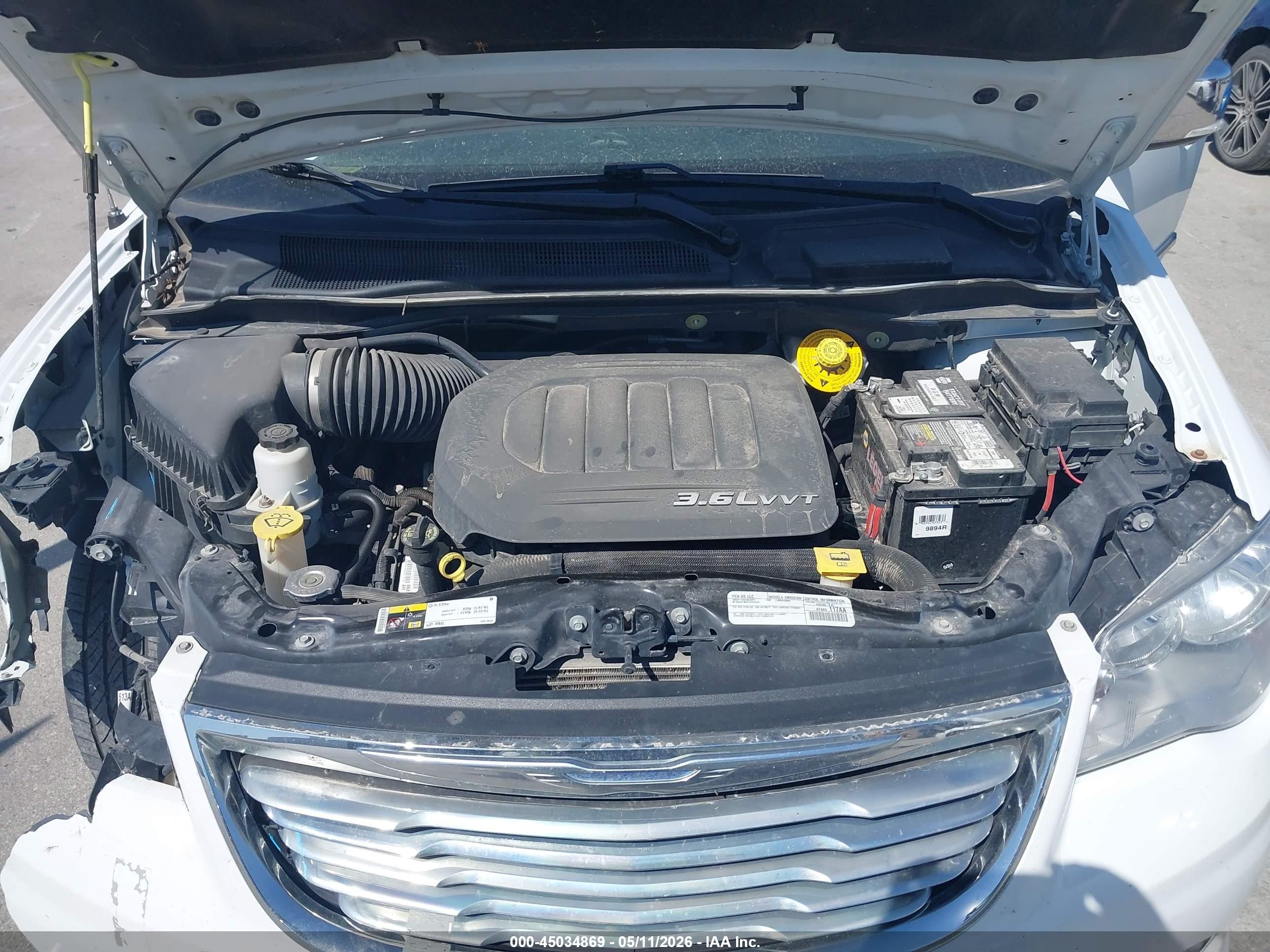 2015 Chrysler Town & Country Touring-l White vin: 2C4RC1CG8FR726670
