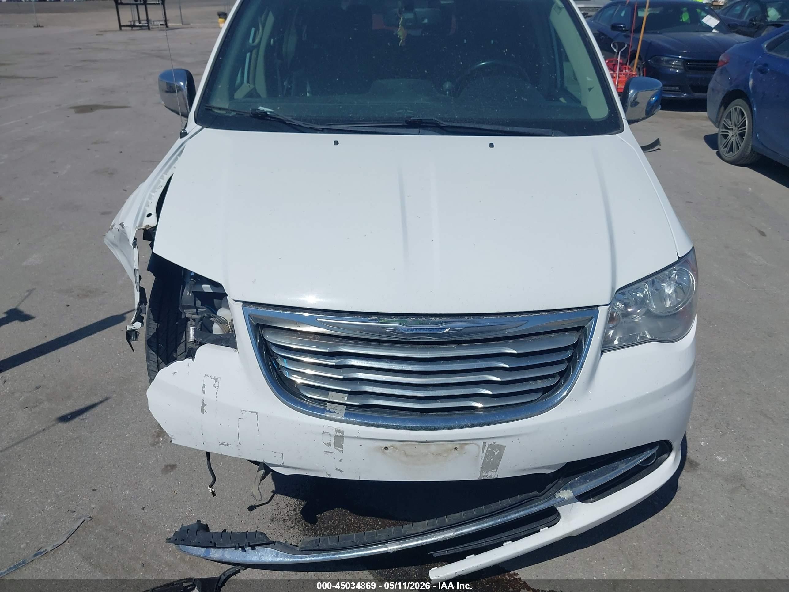 2015 Chrysler Town & Country Touring-l White vin: 2C4RC1CG8FR726670