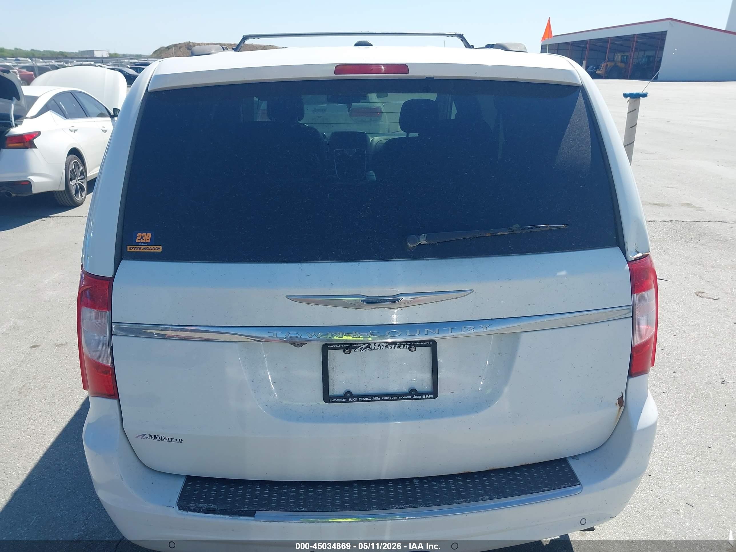 2015 Chrysler Town & Country Touring-l White vin: 2C4RC1CG8FR726670