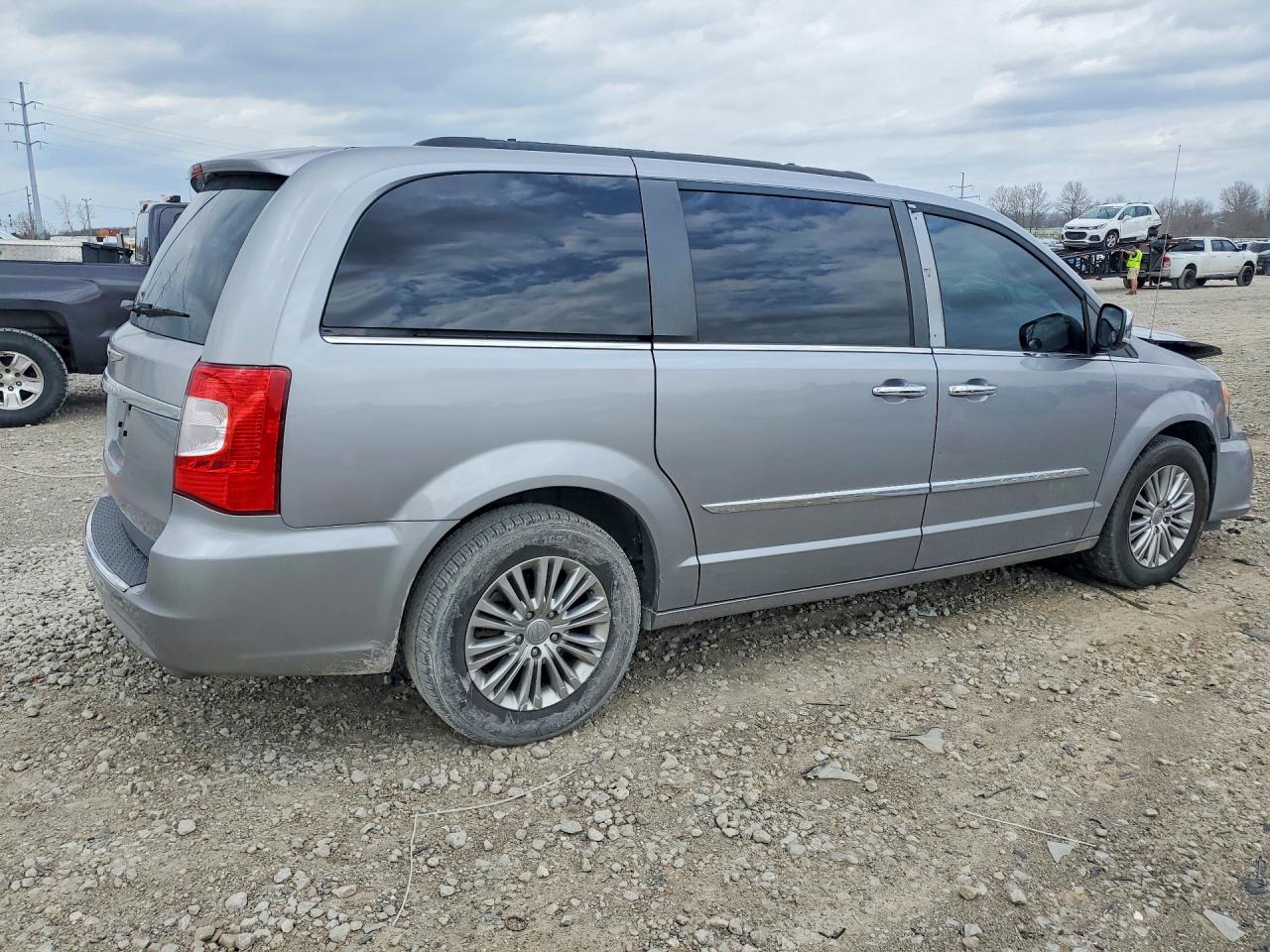2016 Chrysler Town & Country Touring L Silver vin: 2C4RC1CG8GR304206