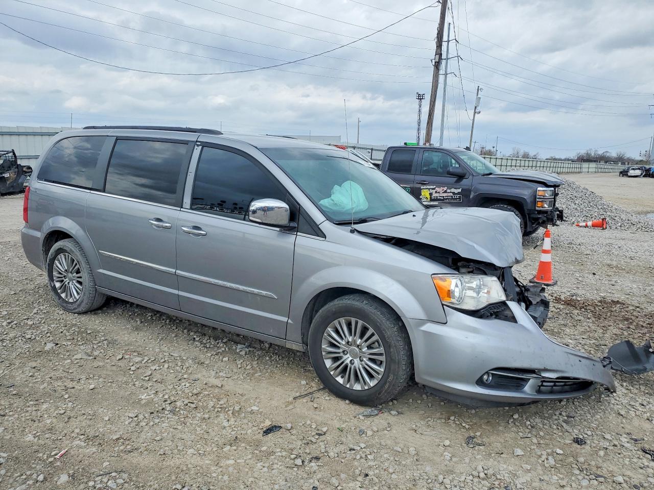 2016 Chrysler Town & Country Touring L Silver vin: 2C4RC1CG8GR304206