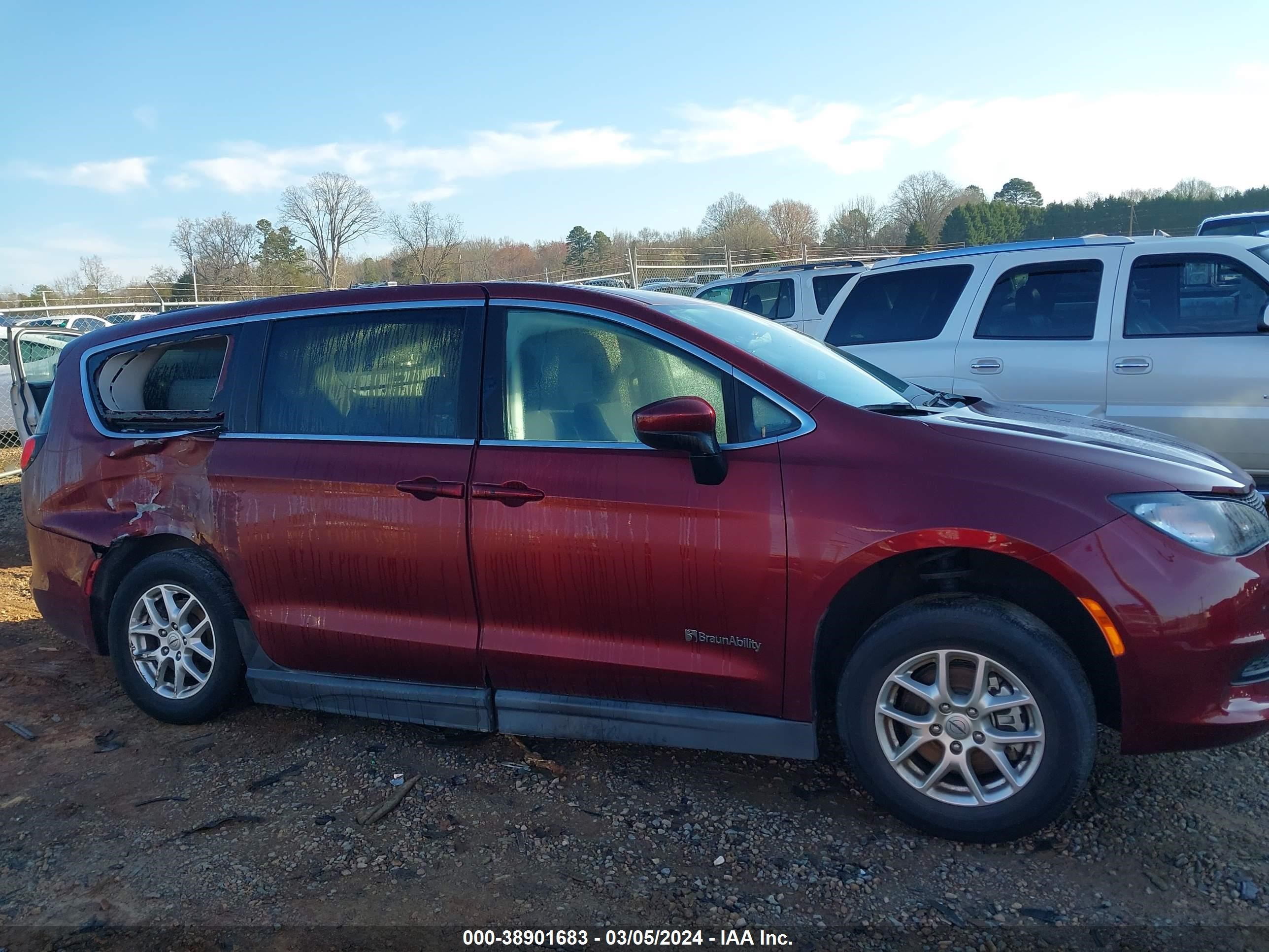 2022 Chrysler Voyager Lx Red vin: 2C4RC1CG8NR103659