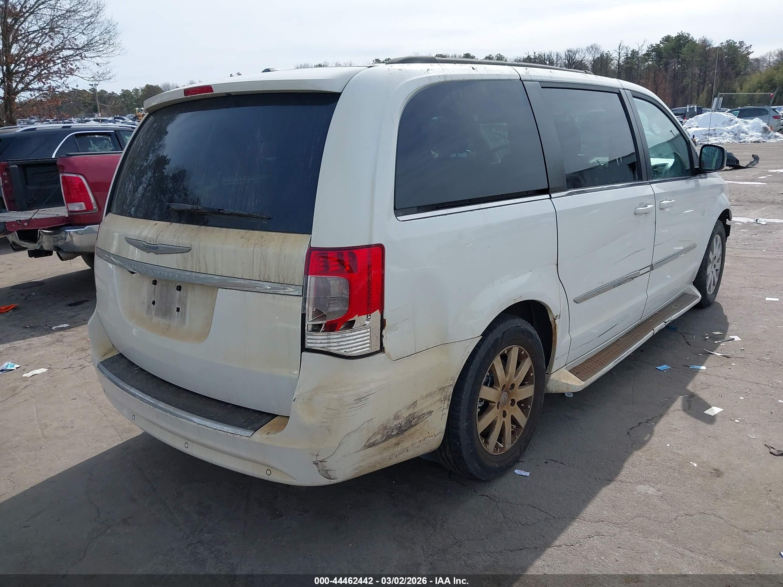 2012 Chrysler Town & Country Touring-l White vin: 2C4RC1CG9CR383895