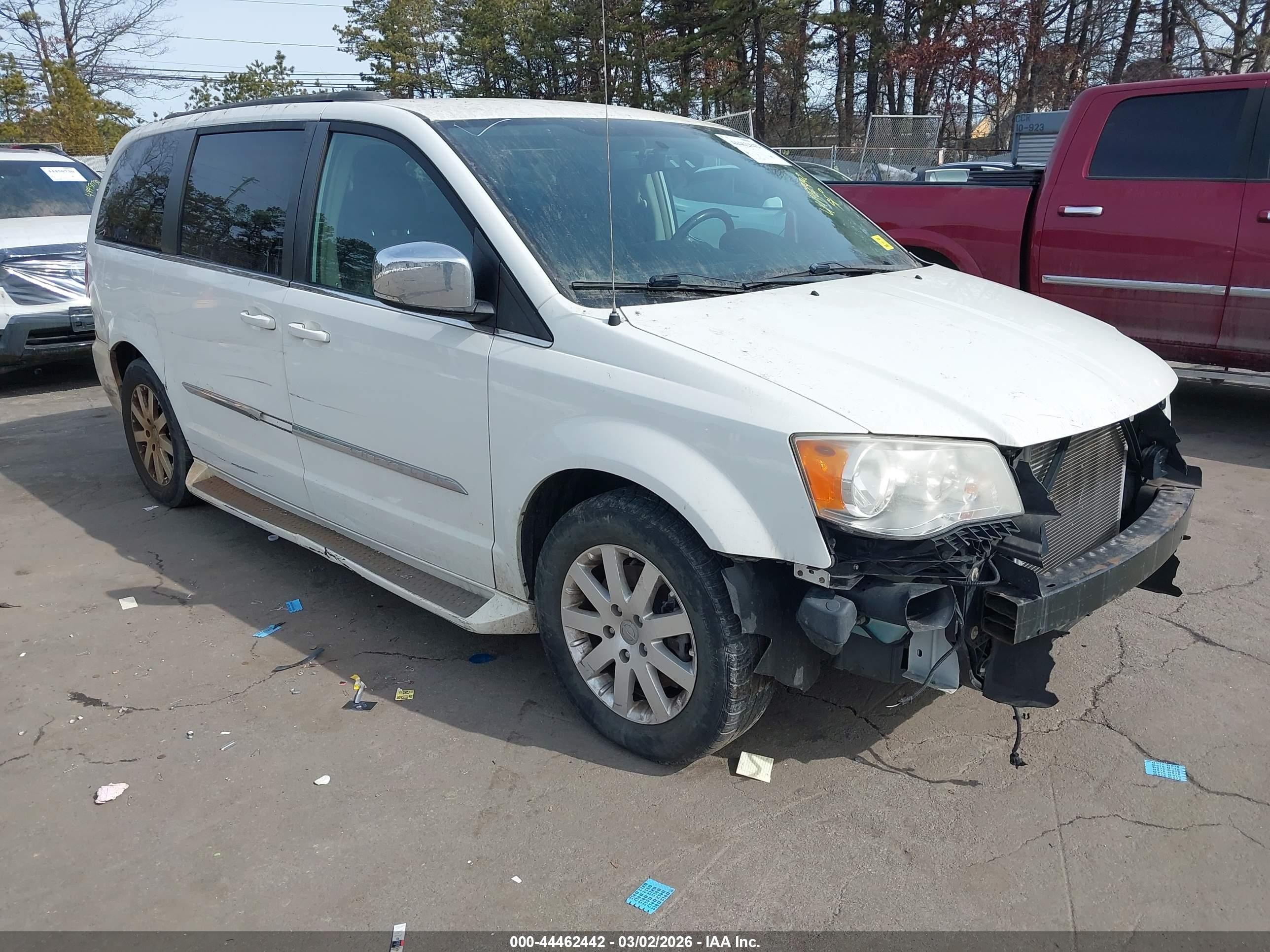 2012 Chrysler Town & Country Touring-l White vin: 2C4RC1CG9CR383895