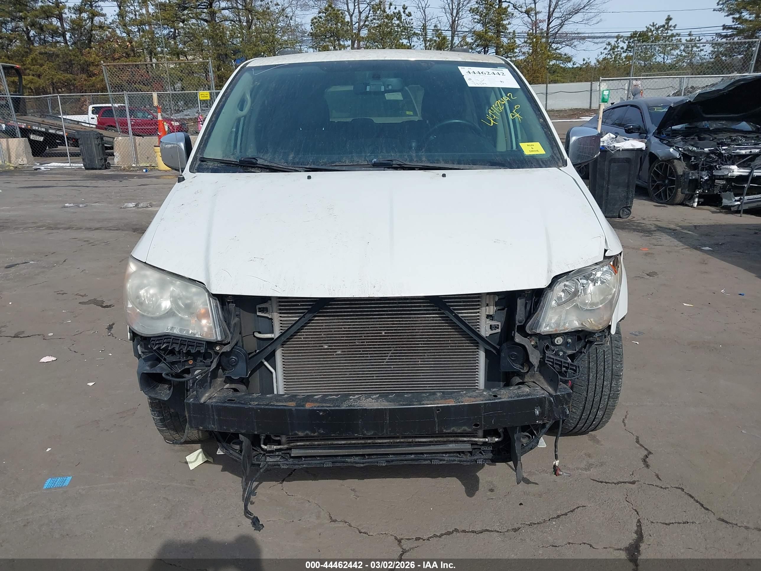 2012 Chrysler Town & Country Touring-l White vin: 2C4RC1CG9CR383895