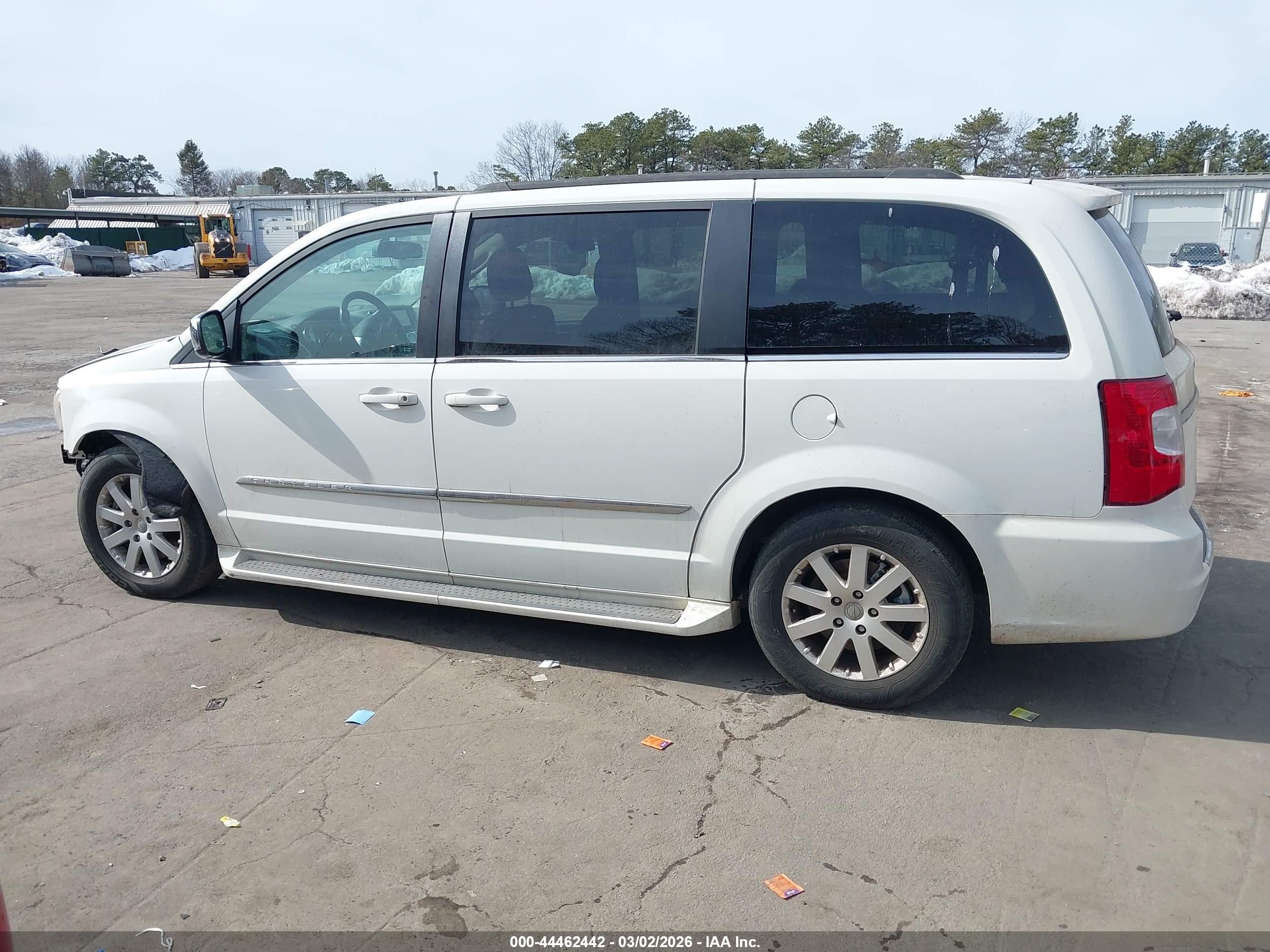2012 Chrysler Town & Country Touring-l White vin: 2C4RC1CG9CR383895