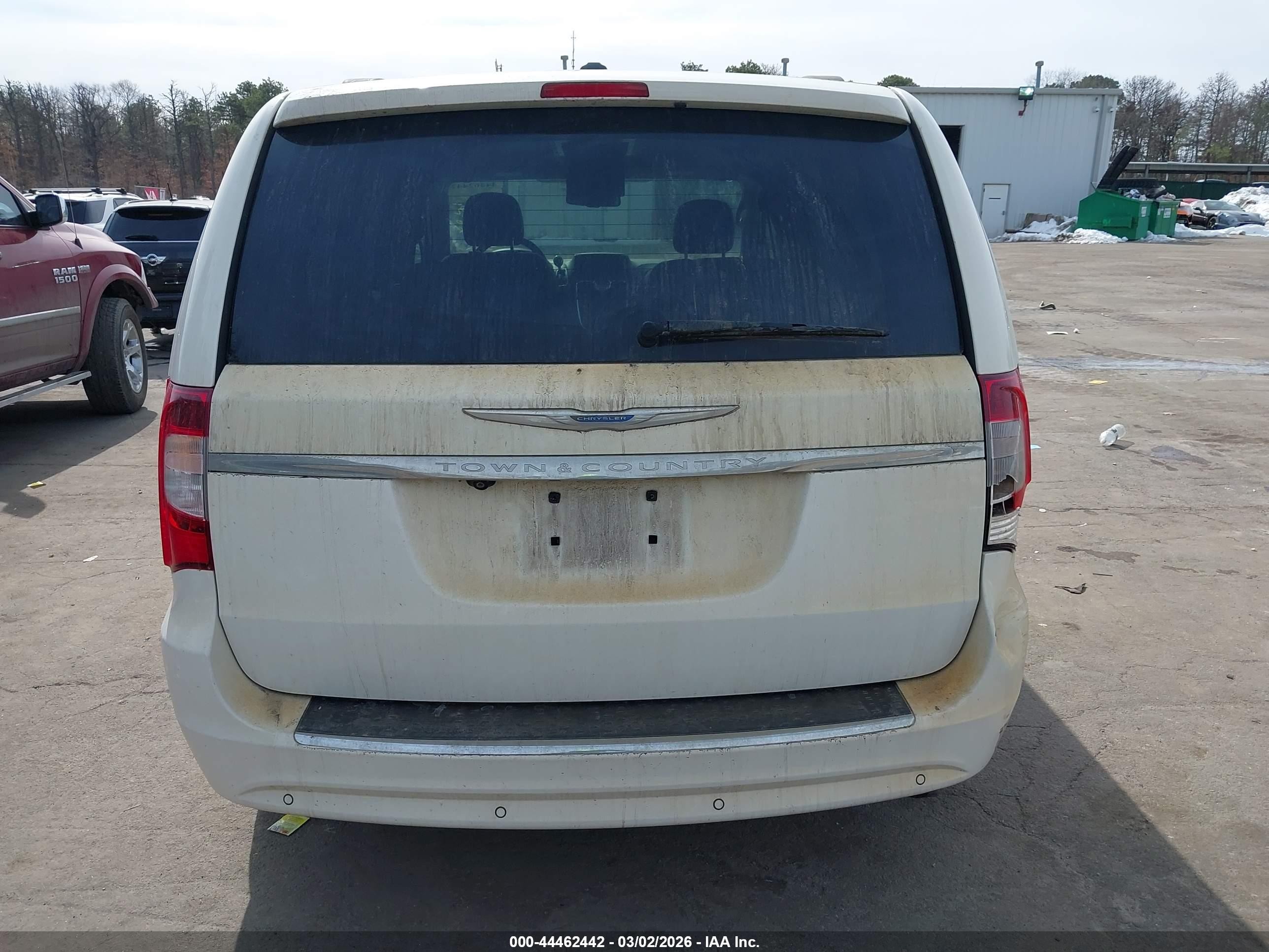 2012 Chrysler Town & Country Touring-l White vin: 2C4RC1CG9CR383895