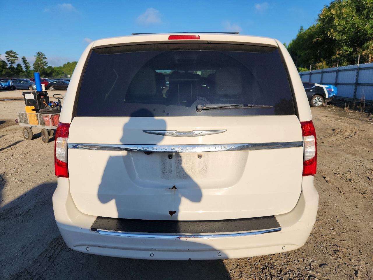 2013 Chrysler Town & Country Touring L White vin: 2C4RC1CG9DR508685
