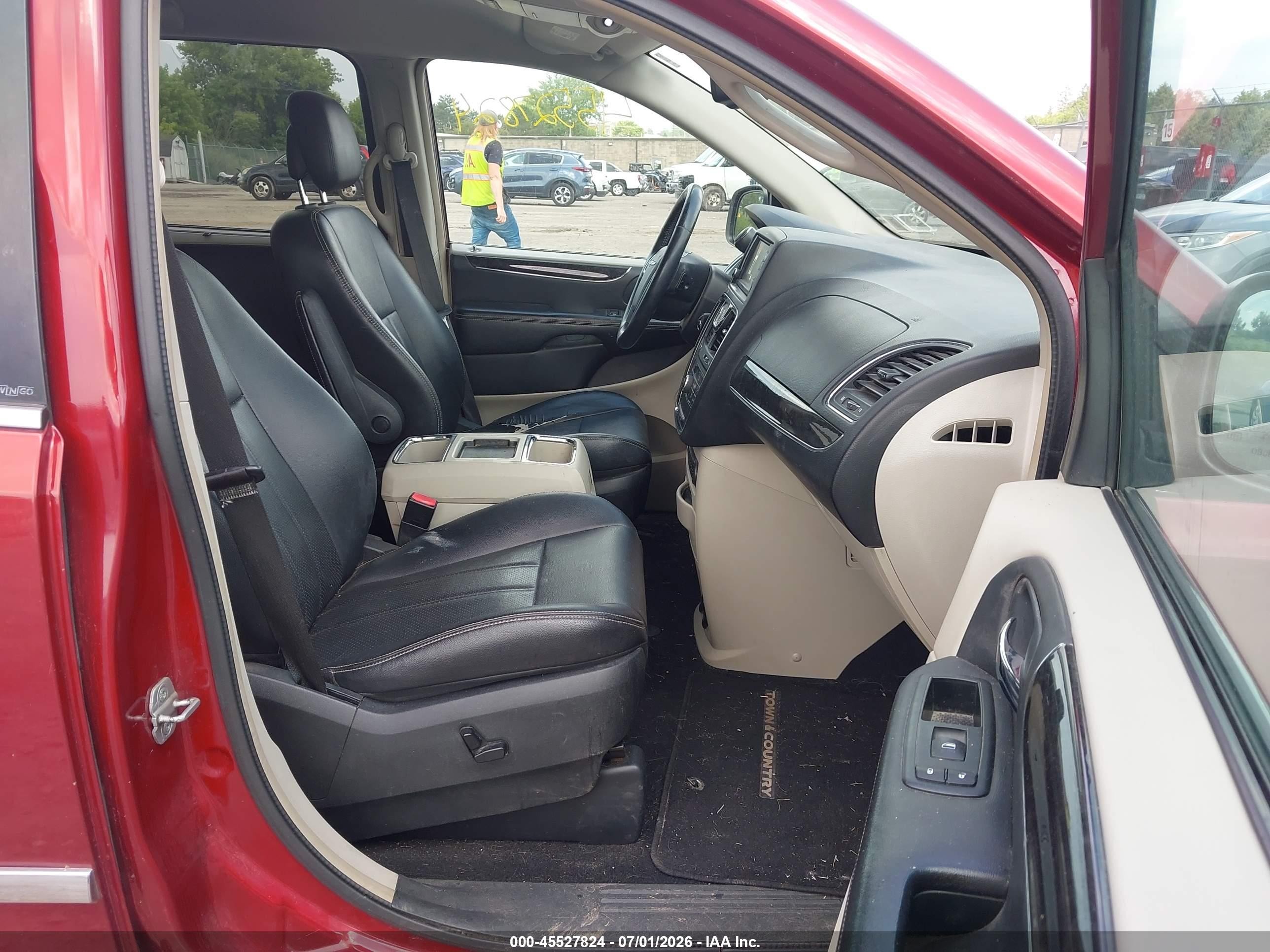 2013 Chrysler Town & Country Touring-l Red vin: 2C4RC1CG9DR509755