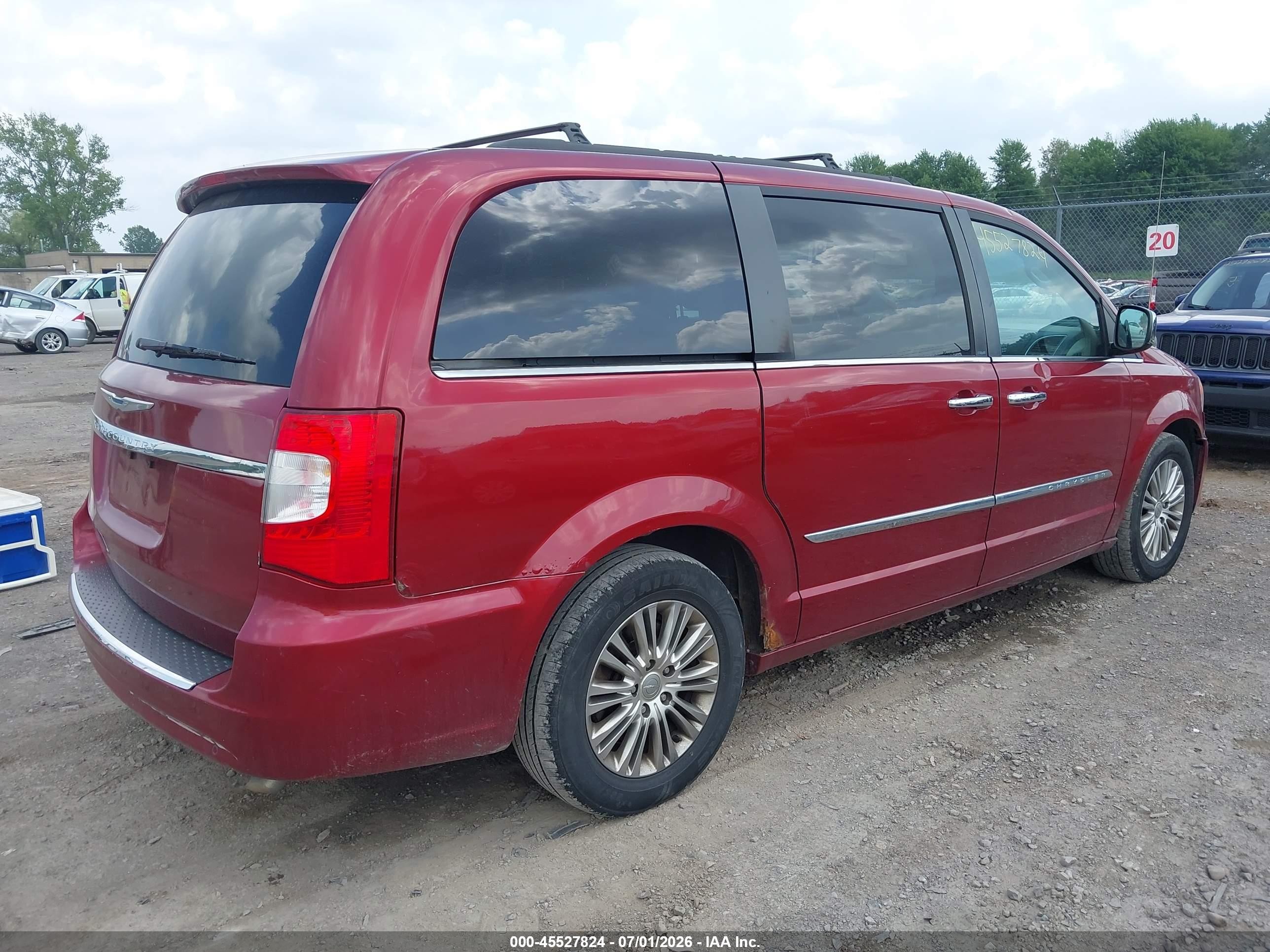 2013 Chrysler Town & Country Touring-l Red vin: 2C4RC1CG9DR509755