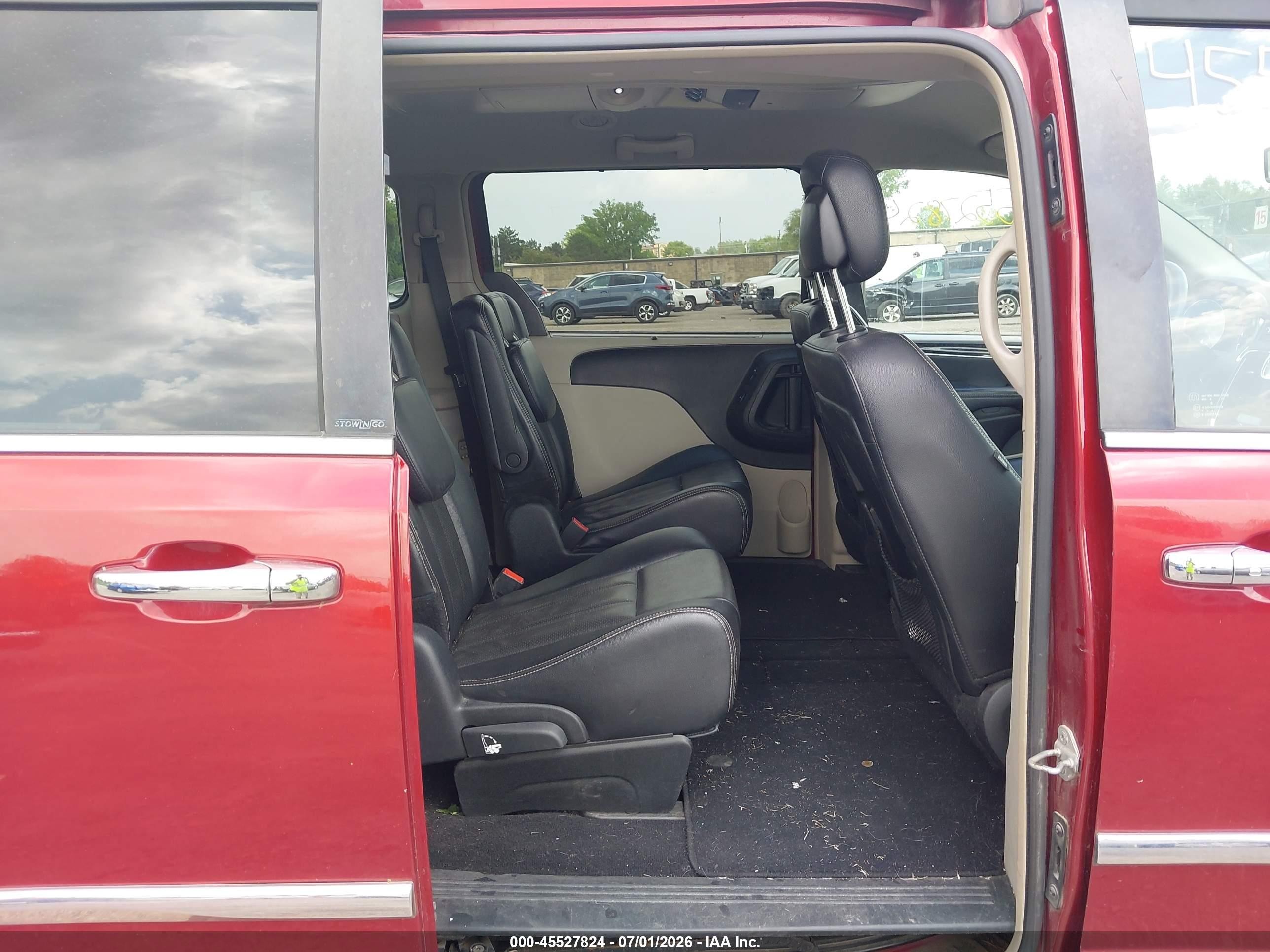 2013 Chrysler Town & Country Touring-l Red vin: 2C4RC1CG9DR509755