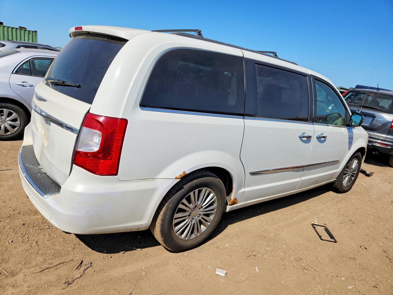 2013 Chrysler Town & Country Touring L White vin: 2C4RC1CG9DR510193