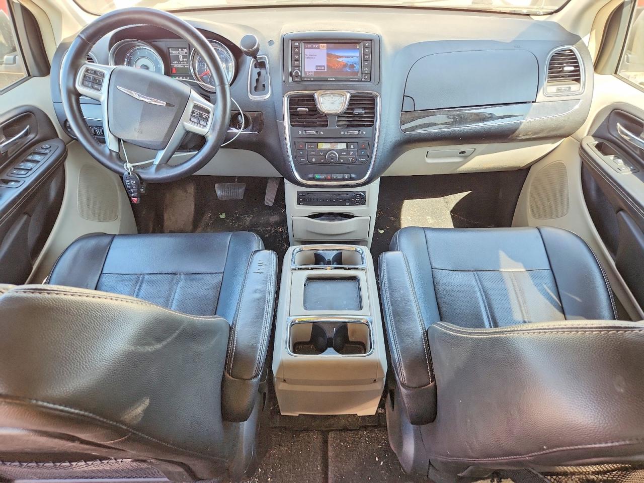 2013 Chrysler Town & Country Touring L White vin: 2C4RC1CG9DR510193