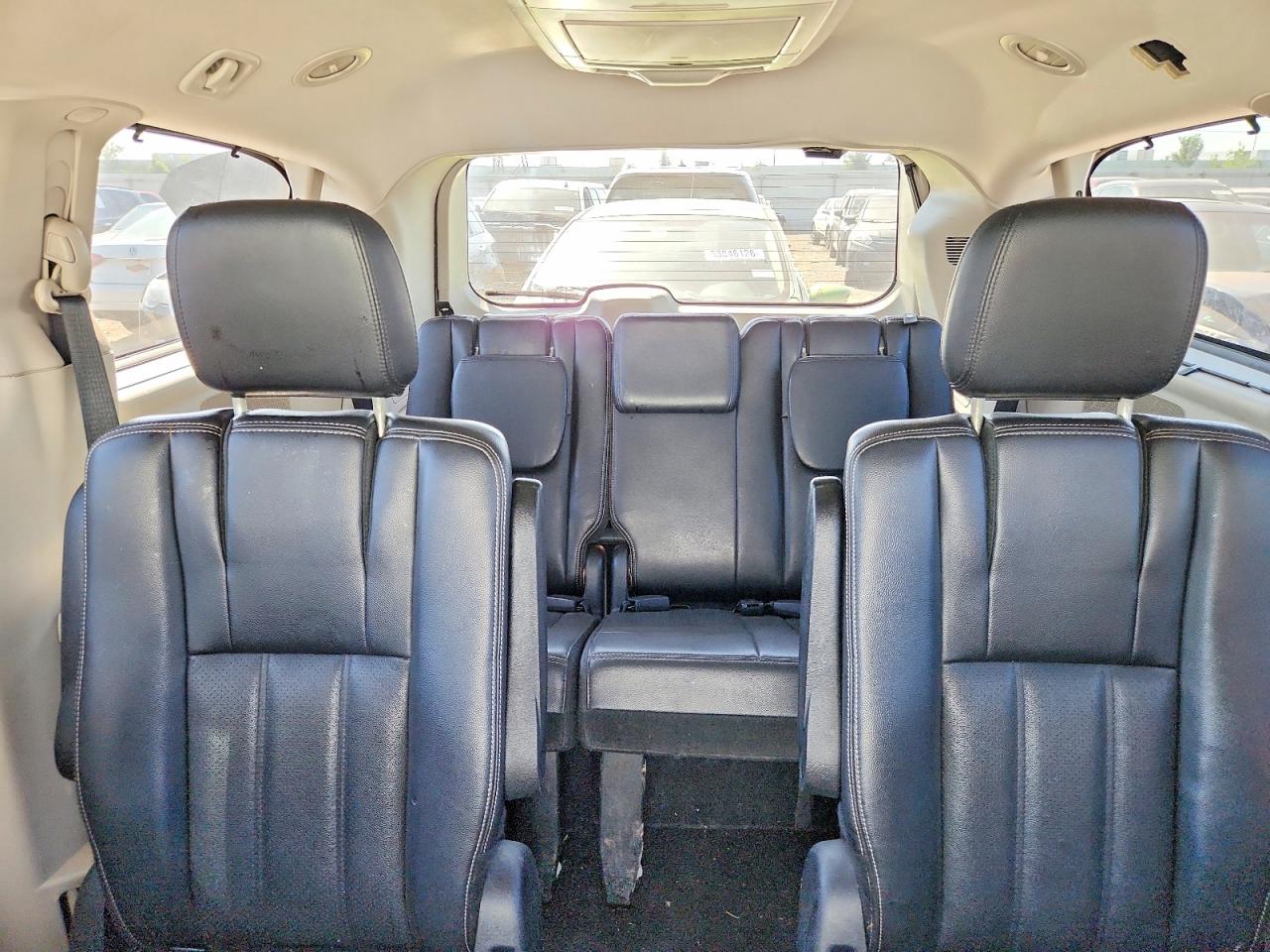 2013 Chrysler Town & Country Touring L White vin: 2C4RC1CG9DR510193