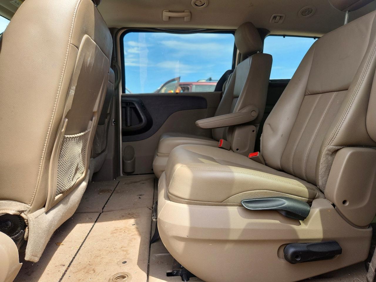 2013 Chrysler Town & Country Touring L Tan vin: 2C4RC1CG9DR558194
