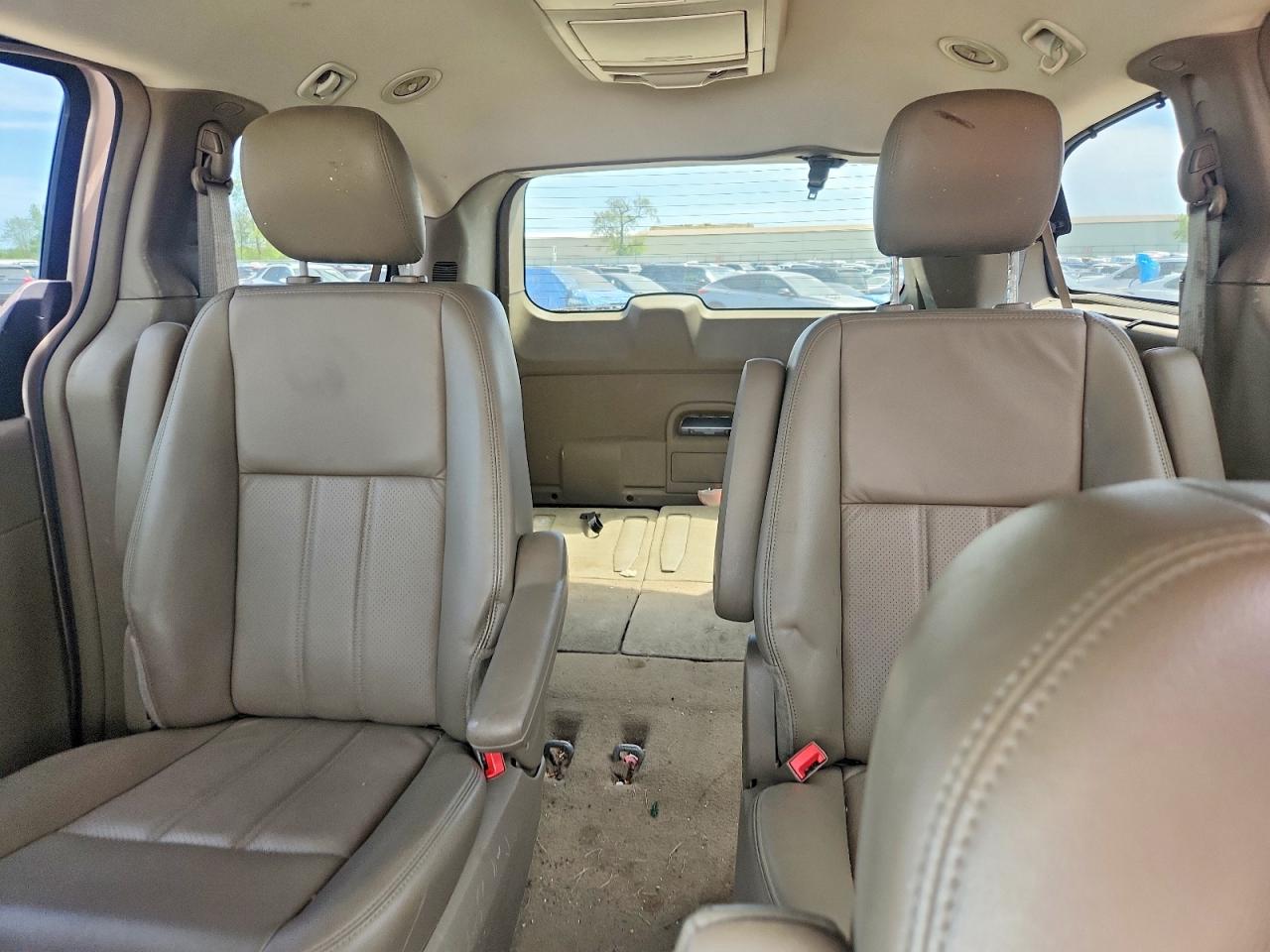 2013 Chrysler Town & Country Touring L Tan vin: 2C4RC1CG9DR558194