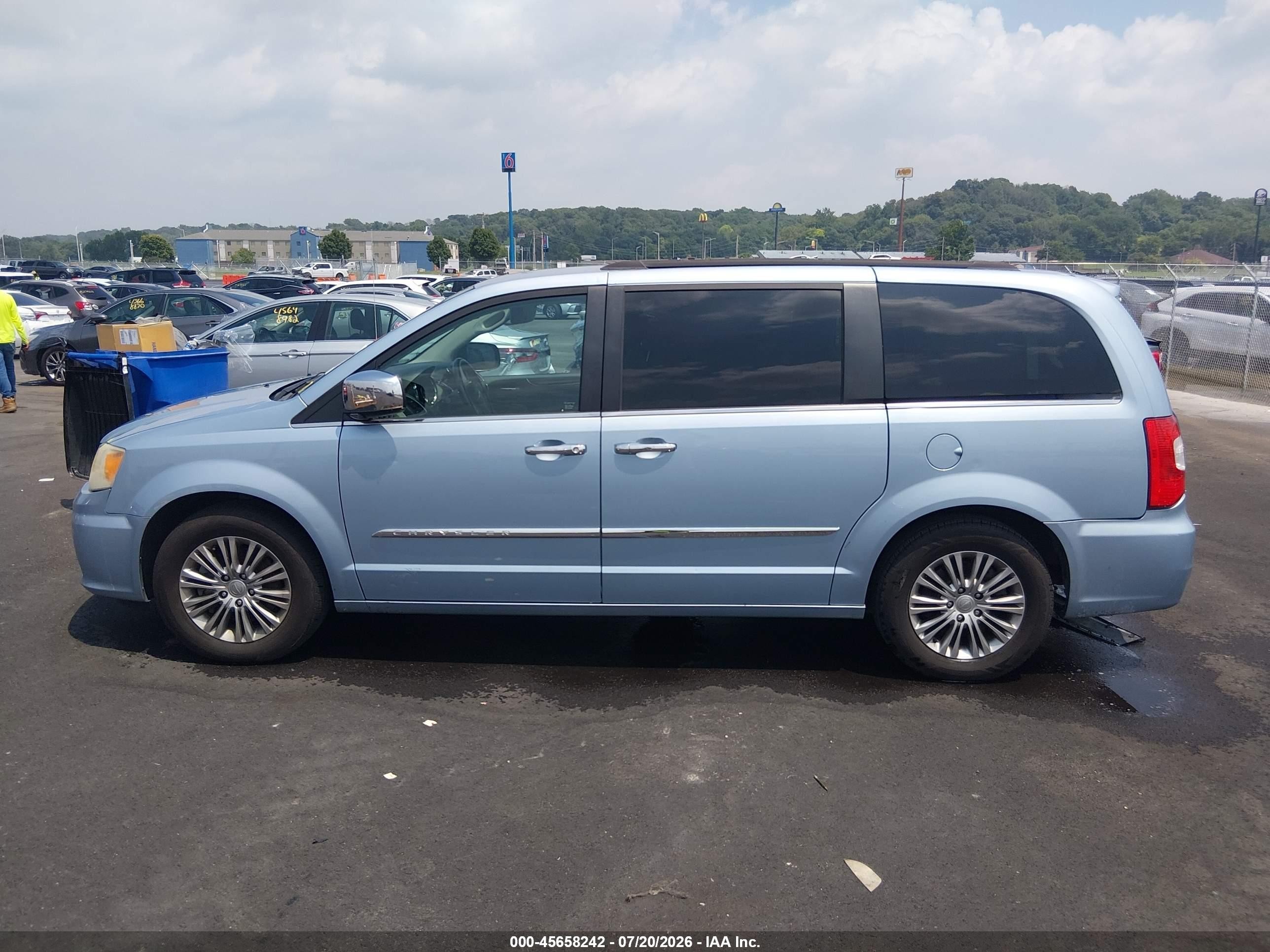 2013 Chrysler Town & Country Touring-l Blue vin: 2C4RC1CG9DR570720